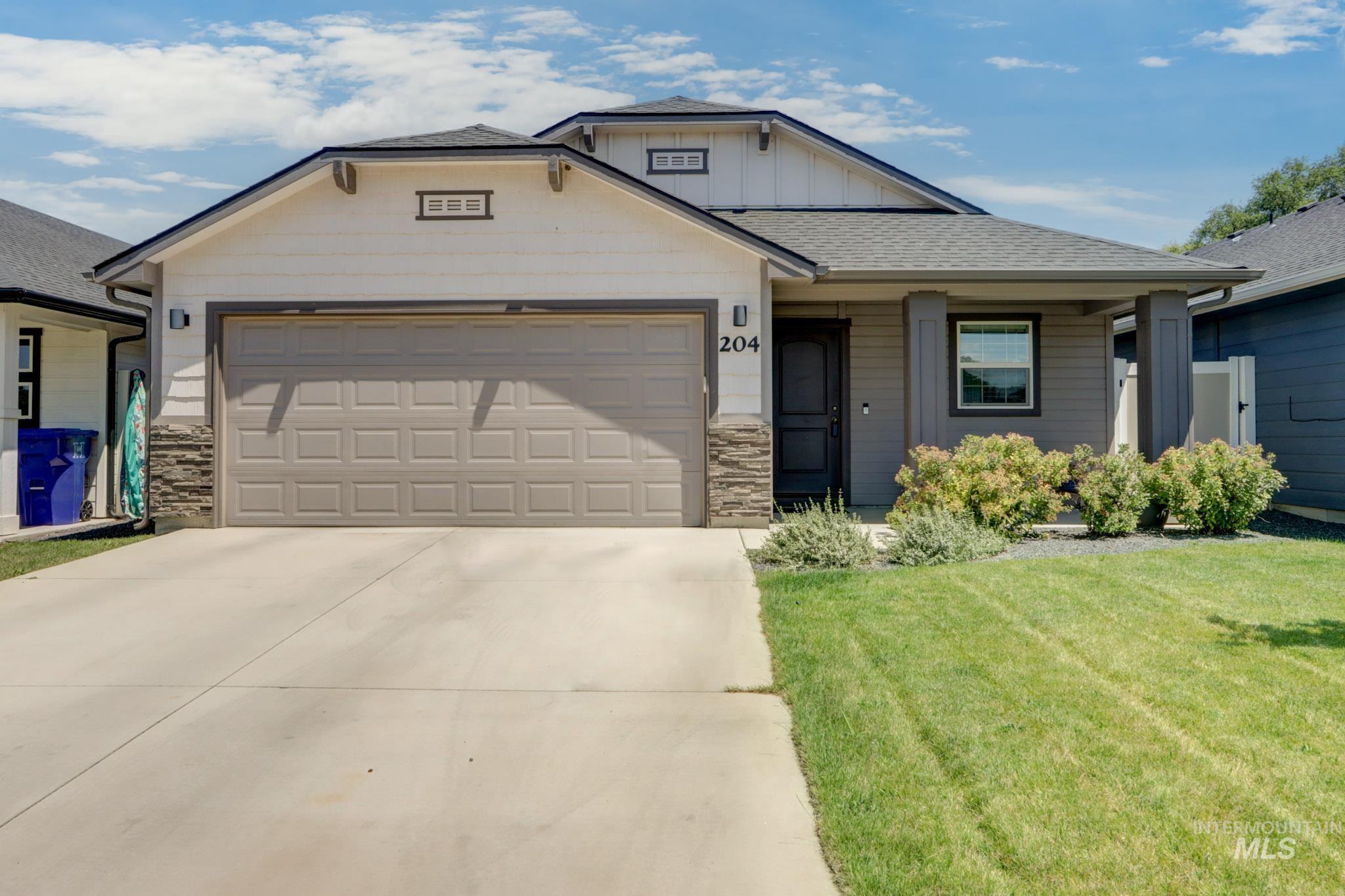 204 Crimson Cir E, Fruitland, Idaho 83619, 3 Bedrooms, 2 Bathrooms, Residential For Sale, Price $339,000, 98977871