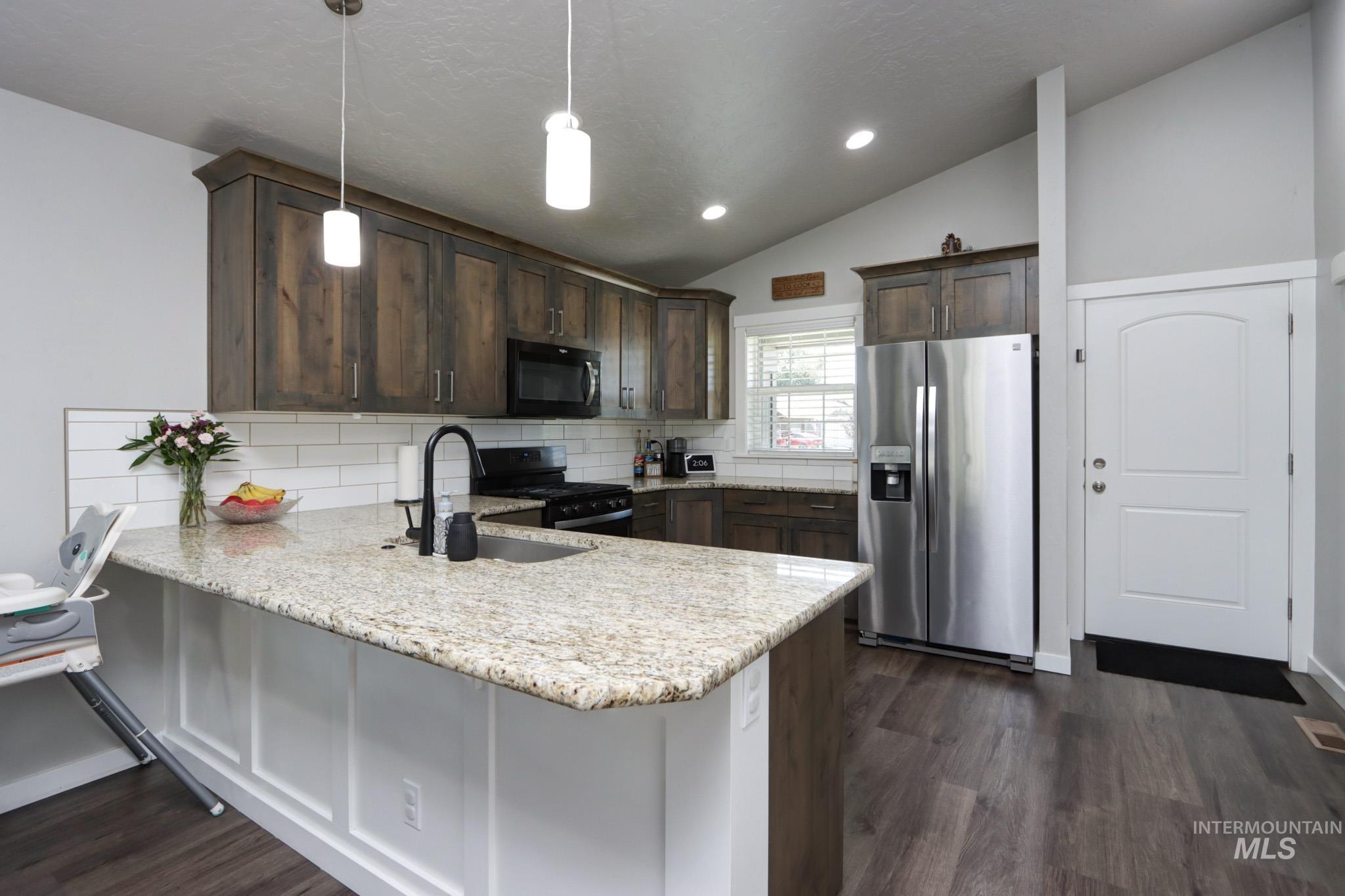 204 Crimson Cir E, Fruitland, Idaho 83619, 3 Bedrooms, 2 Bathrooms, Residential For Sale, Price $339,000, 98977871