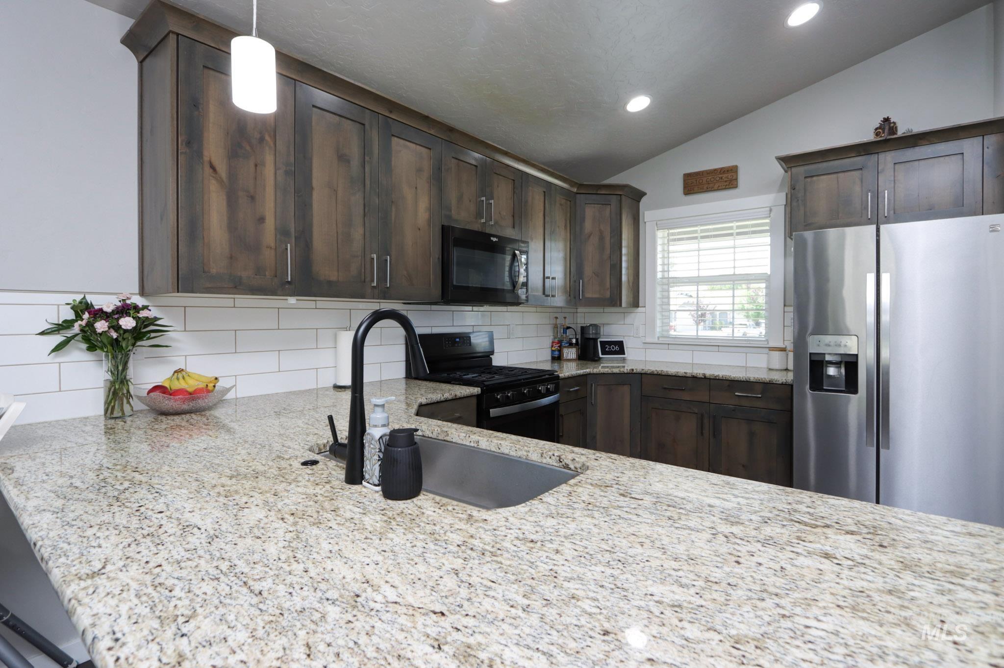 204 Crimson Cir E, Fruitland, Idaho 83619, 3 Bedrooms, 2 Bathrooms, Residential For Sale, Price $339,000, 98977871