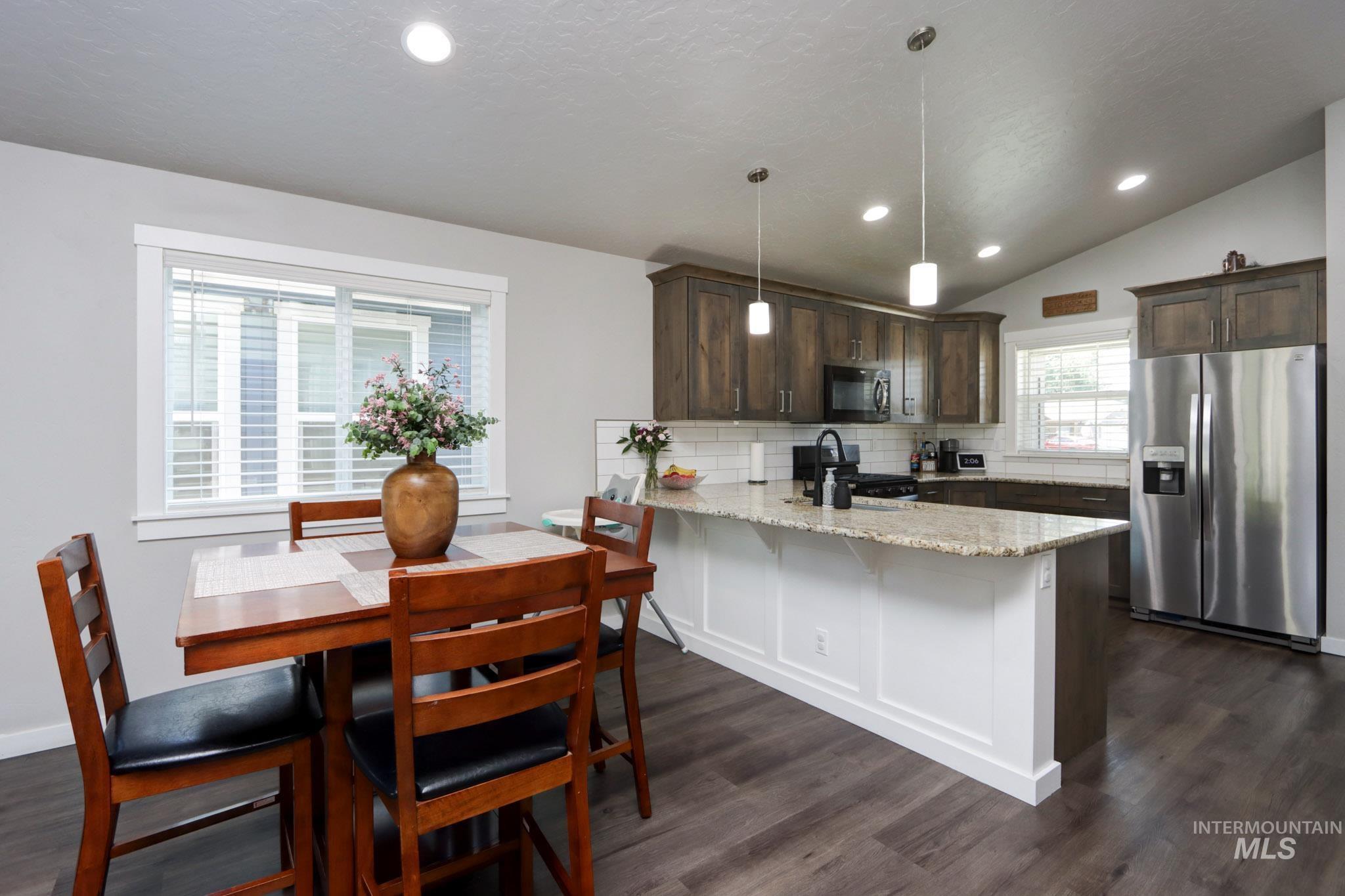 204 Crimson Cir E, Fruitland, Idaho 83619, 3 Bedrooms, 2 Bathrooms, Residential For Sale, Price $339,000, 98977871