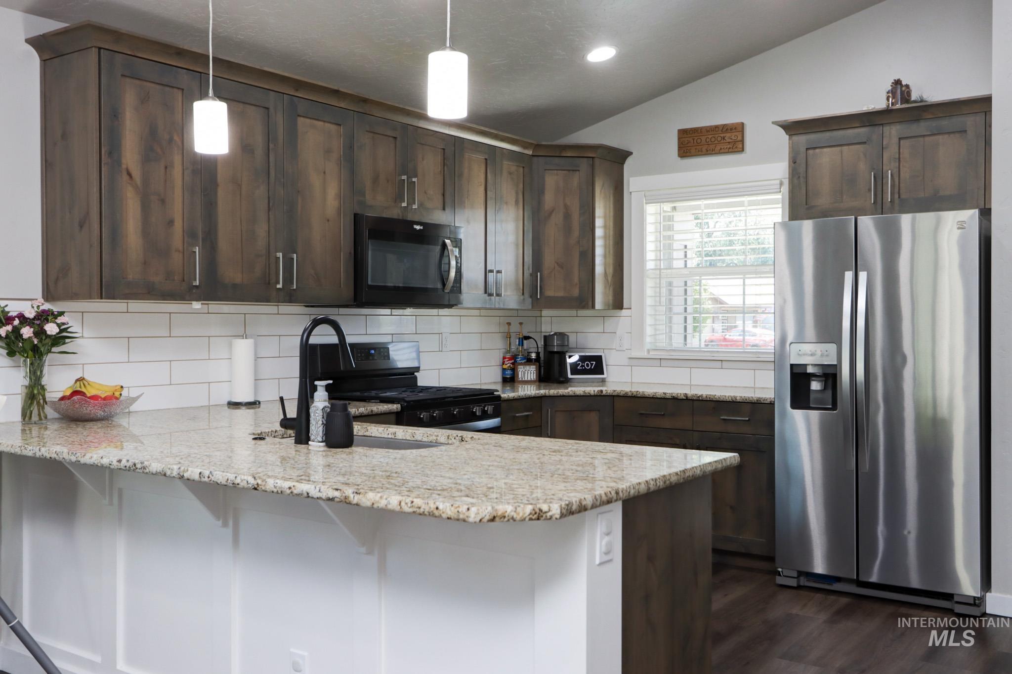 204 Crimson Cir E, Fruitland, Idaho 83619, 3 Bedrooms, 2 Bathrooms, Residential For Sale, Price $339,000, 98977871