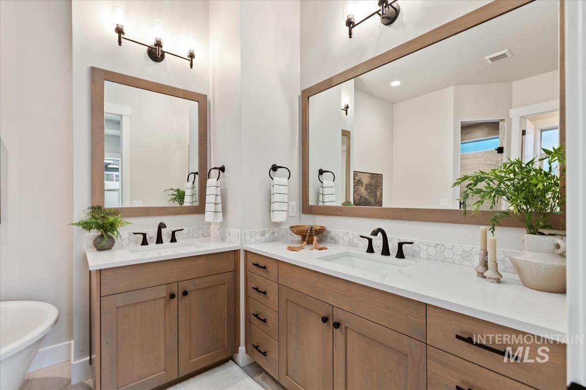 563 N Morehouse Ave., Eagle, Idaho 83616, 4 Bedrooms, 3 Bathrooms, Residential For Sale, Price $869,880, 98977872