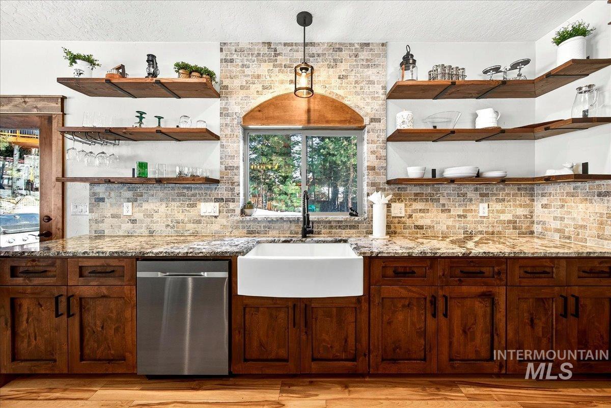 292 Rio Vista Boulevard, McCall, Idaho 83638, 3 Bedrooms, 2.5 Bathrooms, Residential For Sale, Price $995,000,MLS 98977873