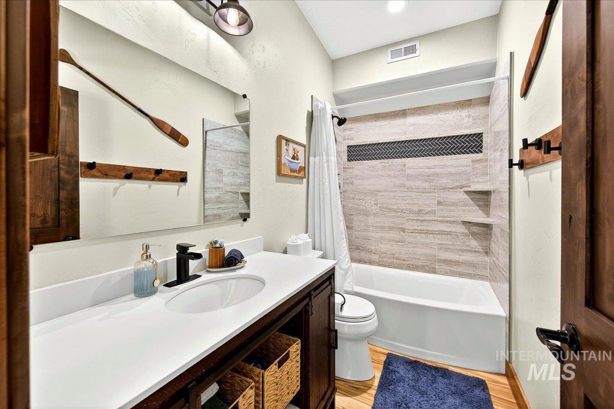 292 Rio Vista Boulevard, McCall, Idaho 83638, 3 Bedrooms, 2.5 Bathrooms, Residential For Sale, Price $995,000,MLS 98977873