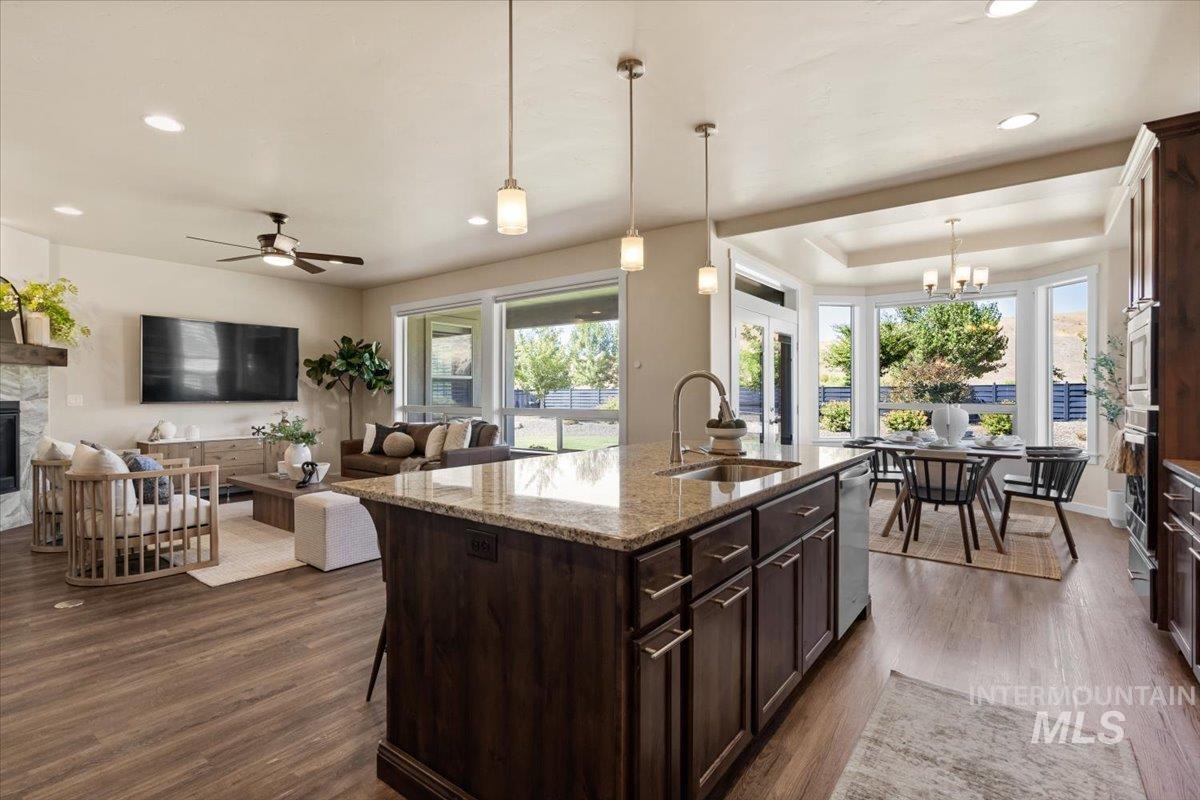 19927 N Glenisla Place, Boise, Idaho 83714, 5 Bedrooms, 2.5 Bathrooms, Residential For Sale, Price $785,000,MLS 98977874