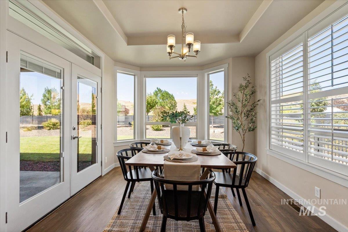 19927 N Glenisla Place, Boise, Idaho 83714, 5 Bedrooms, 2.5 Bathrooms, Residential For Sale, Price $785,000,MLS 98977874