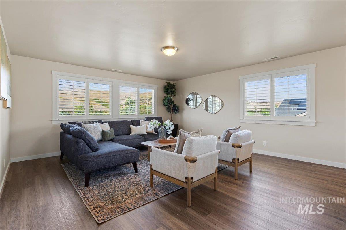 19927 N Glenisla Place, Boise, Idaho 83714, 5 Bedrooms, 2.5 Bathrooms, Residential For Sale, Price $785,000,MLS 98977874