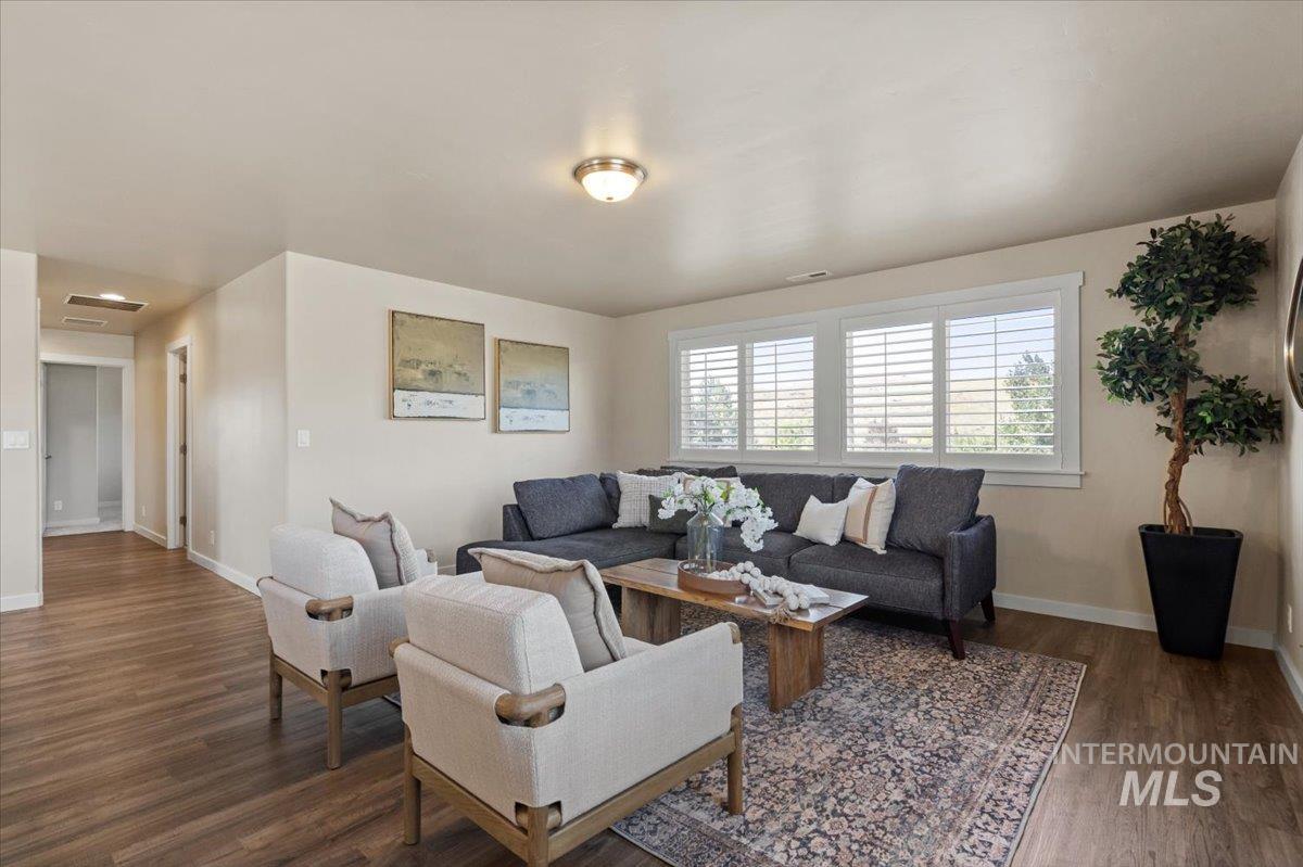 19927 N Glenisla Place, Boise, Idaho 83714, 5 Bedrooms, 2.5 Bathrooms, Residential For Sale, Price $785,000,MLS 98977874