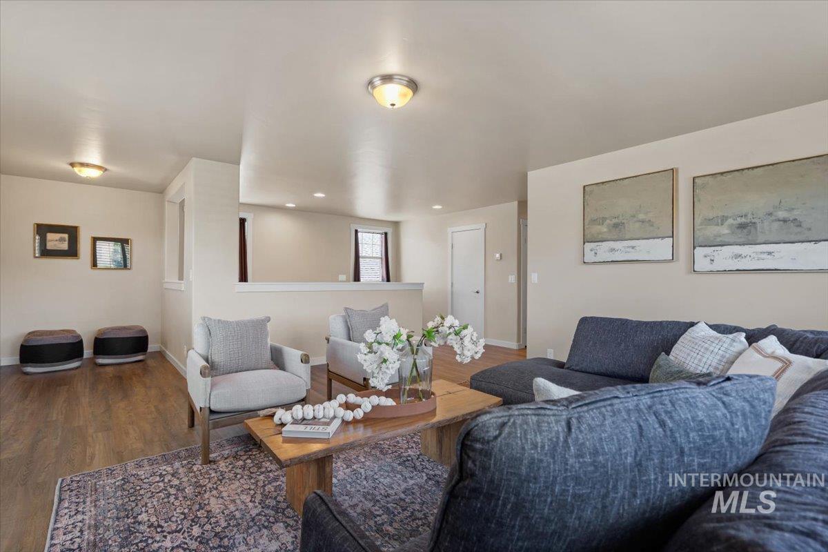 19927 N Glenisla Place, Boise, Idaho 83714, 5 Bedrooms, 2.5 Bathrooms, Residential For Sale, Price $785,000,MLS 98977874