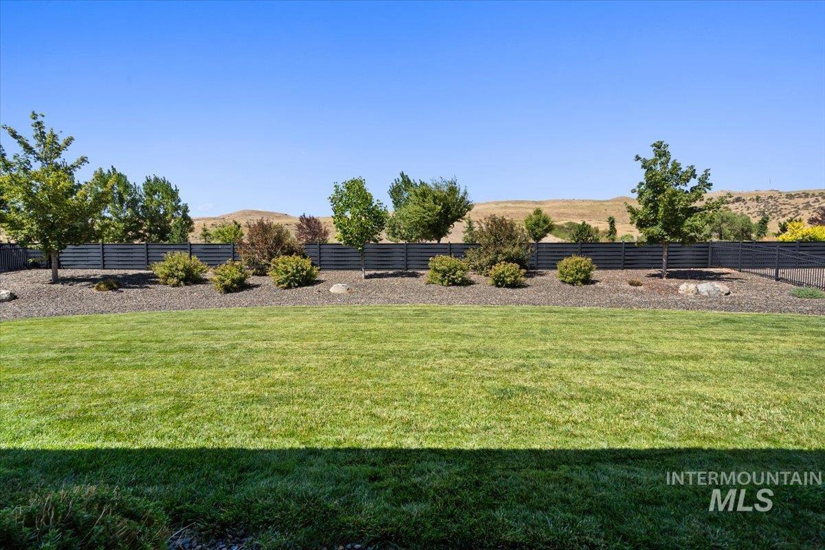 19927 N Glenisla Place, Boise, Idaho 83714, 5 Bedrooms, 2.5 Bathrooms, Residential For Sale, Price $785,000,MLS 98977874