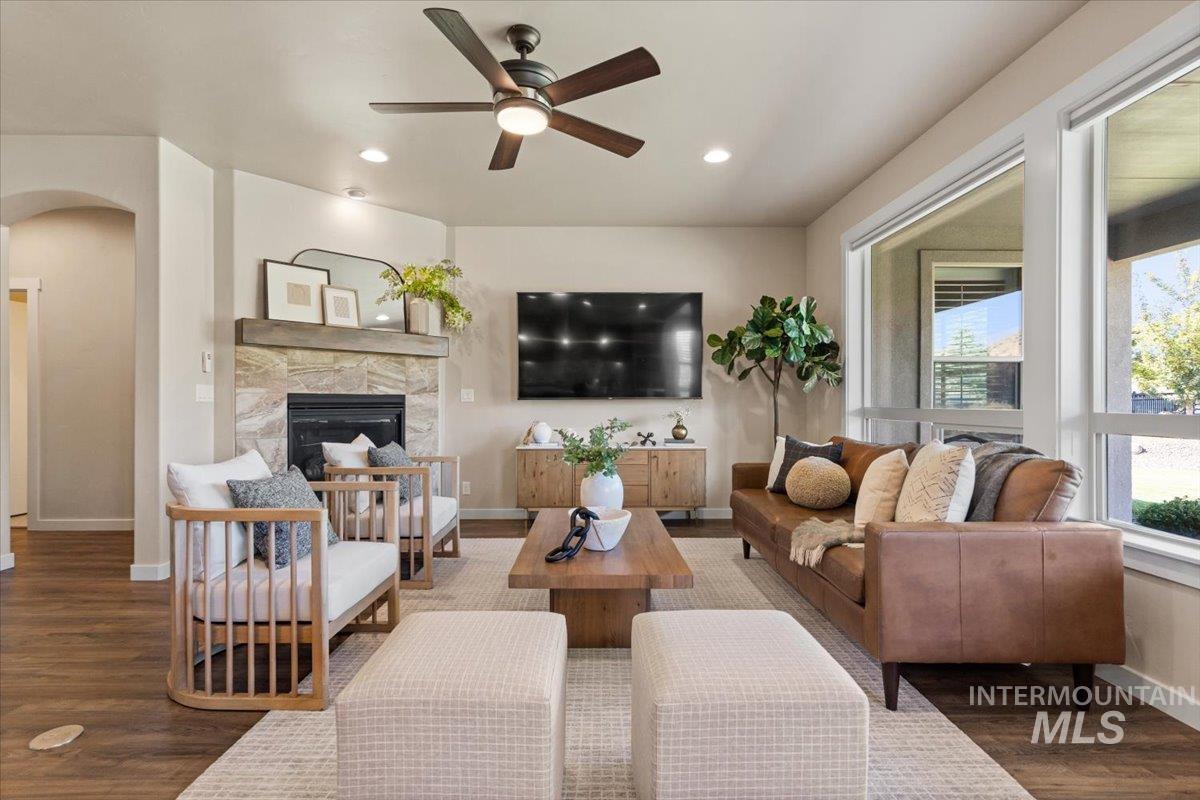 19927 N Glenisla Place, Boise, Idaho 83714, 5 Bedrooms, 2.5 Bathrooms, Residential For Sale, Price $785,000,MLS 98977874