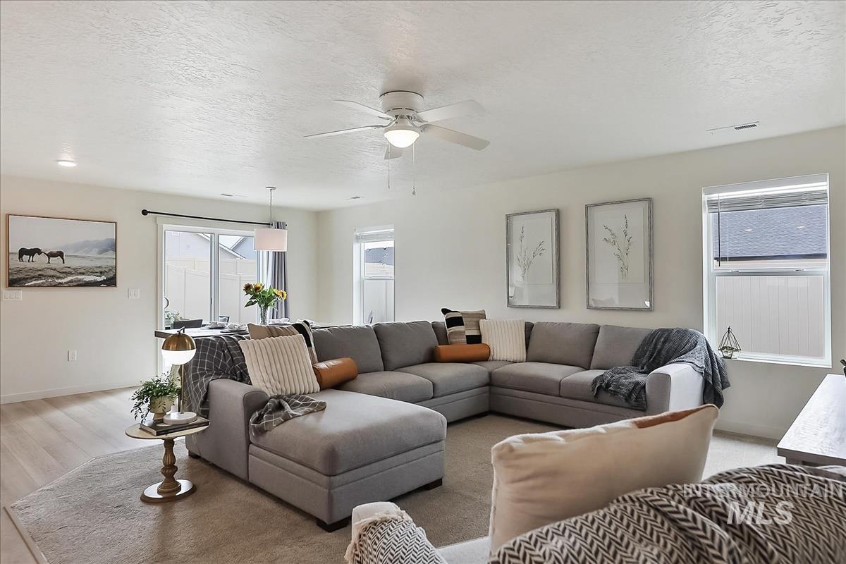 17616 Barefoot Ridge Way, Nampa, Idaho 83687, 3 Bedrooms, 2 Bathrooms, Residential For Sale, Price $379,990,MLS 98977875