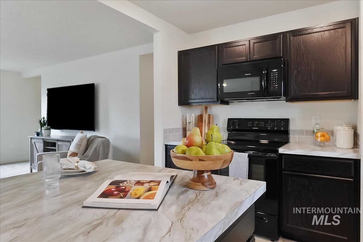 17616 Barefoot Ridge Way, Nampa, Idaho 83687, 3 Bedrooms, 2 Bathrooms, Residential For Sale, Price $379,990,MLS 98977875