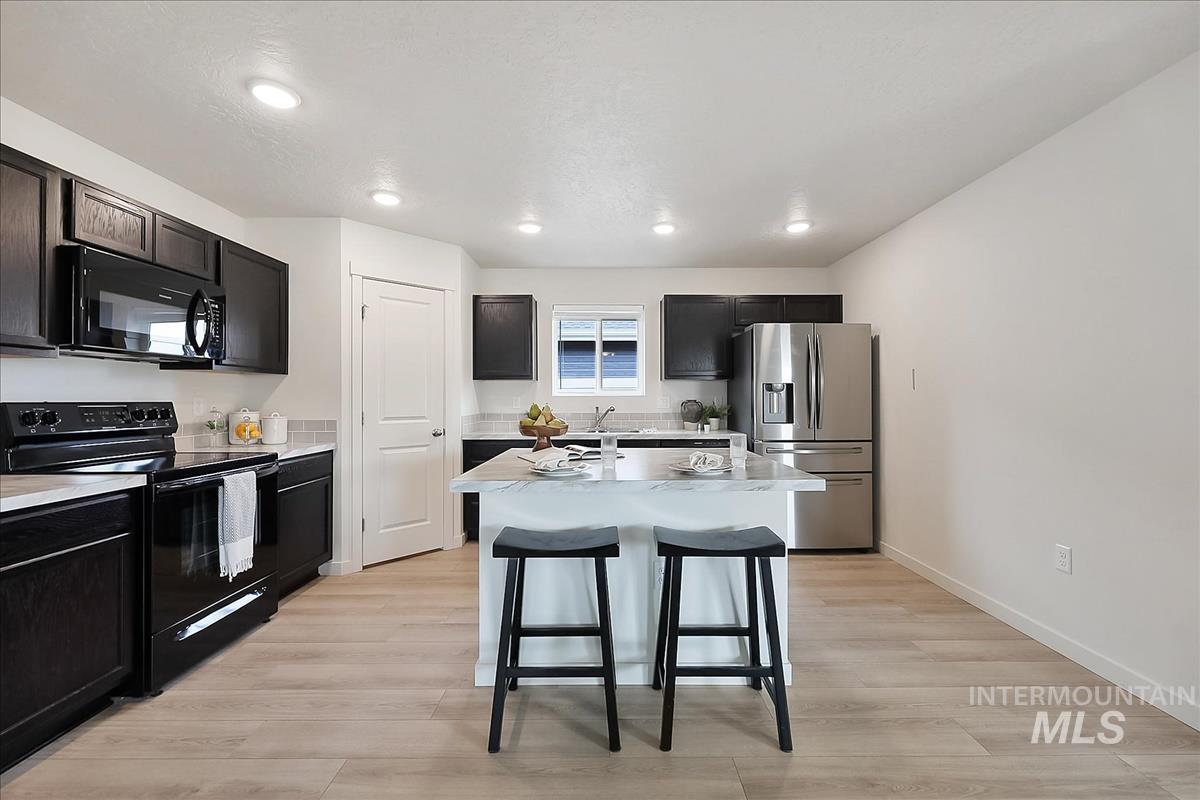 17616 Barefoot Ridge Way, Nampa, Idaho 83687, 3 Bedrooms, 2 Bathrooms, Residential For Sale, Price $379,990,MLS 98977875