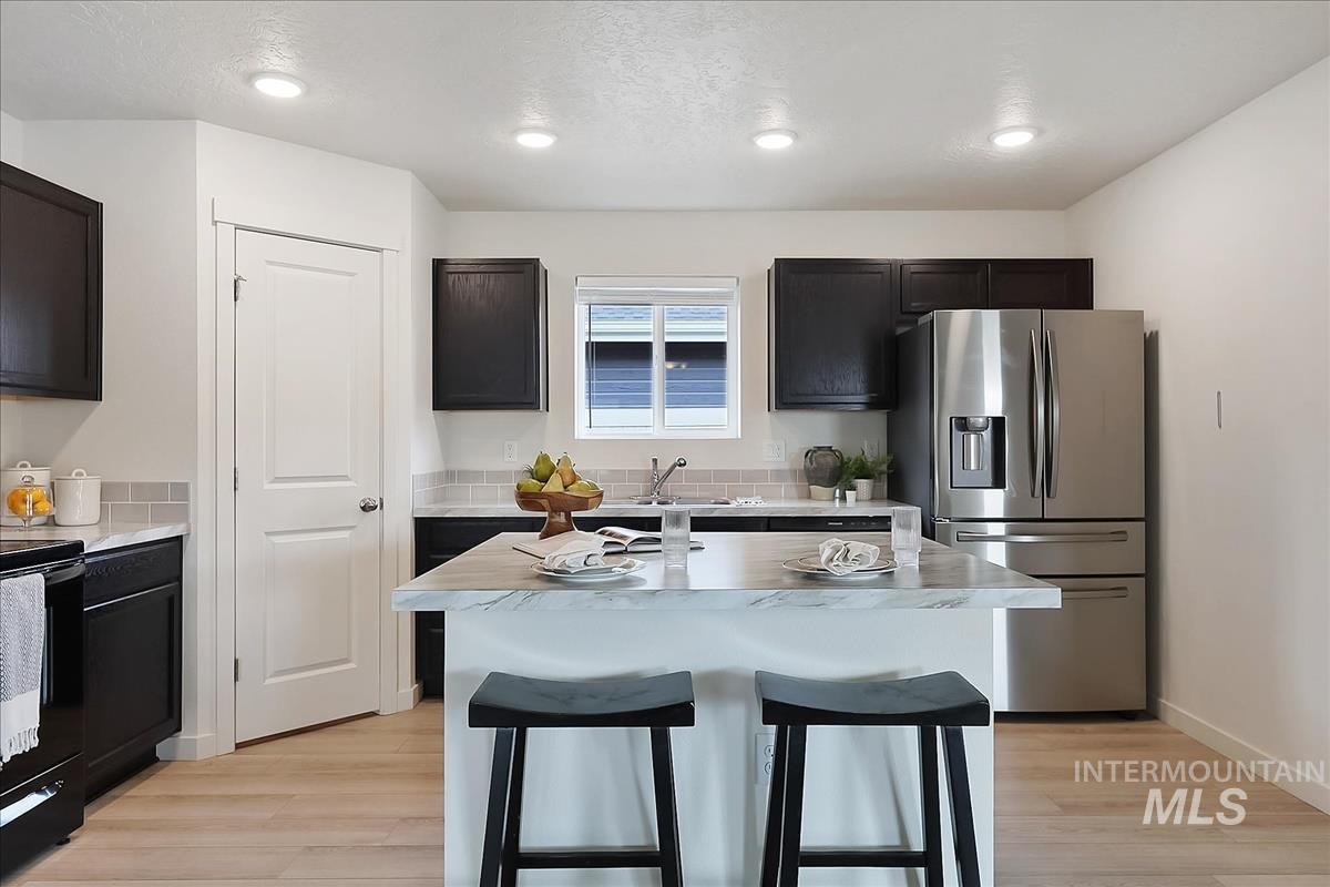 17616 Barefoot Ridge Way, Nampa, Idaho 83687, 3 Bedrooms, 2 Bathrooms, Residential For Sale, Price $379,990,MLS 98977875