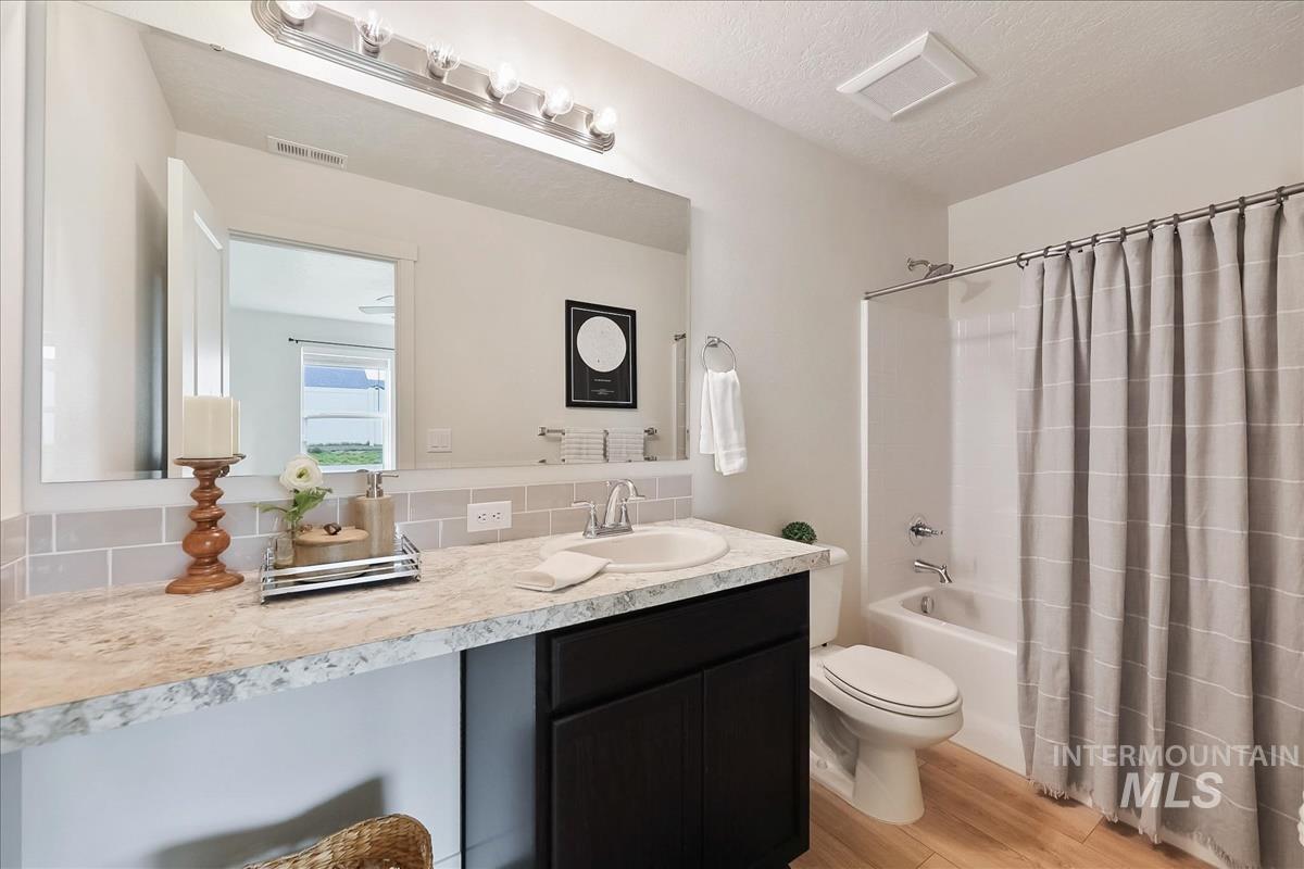 17616 Barefoot Ridge Way, Nampa, Idaho 83687, 3 Bedrooms, 2 Bathrooms, Residential For Sale, Price $379,990,MLS 98977875