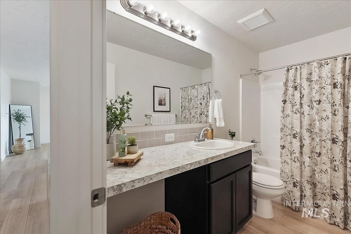 17616 Barefoot Ridge Way, Nampa, Idaho 83687, 3 Bedrooms, 2 Bathrooms, Residential For Sale, Price $379,990,MLS 98977875