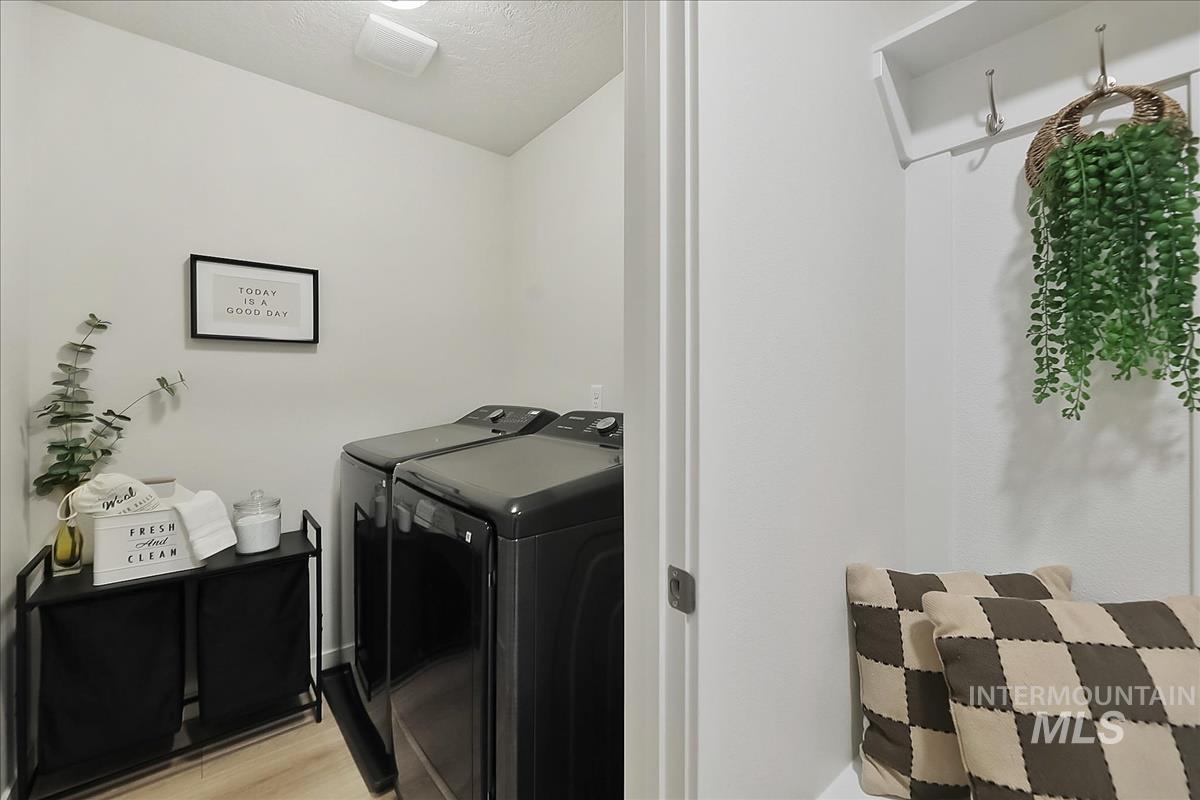 17616 Barefoot Ridge Way, Nampa, Idaho 83687, 3 Bedrooms, 2 Bathrooms, Residential For Sale, Price $379,990,MLS 98977875