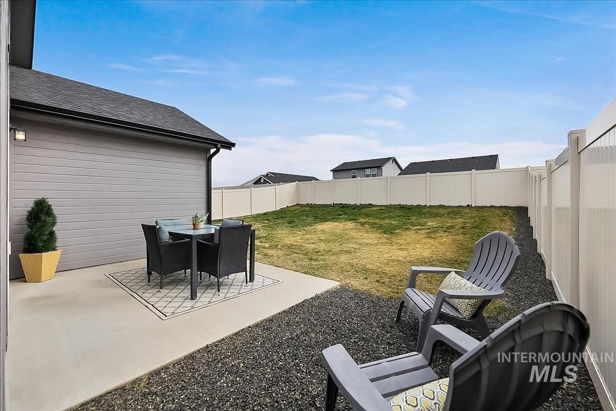 17616 Barefoot Ridge Way, Nampa, Idaho 83687, 3 Bedrooms, 2 Bathrooms, Residential For Sale, Price $379,990,MLS 98977875