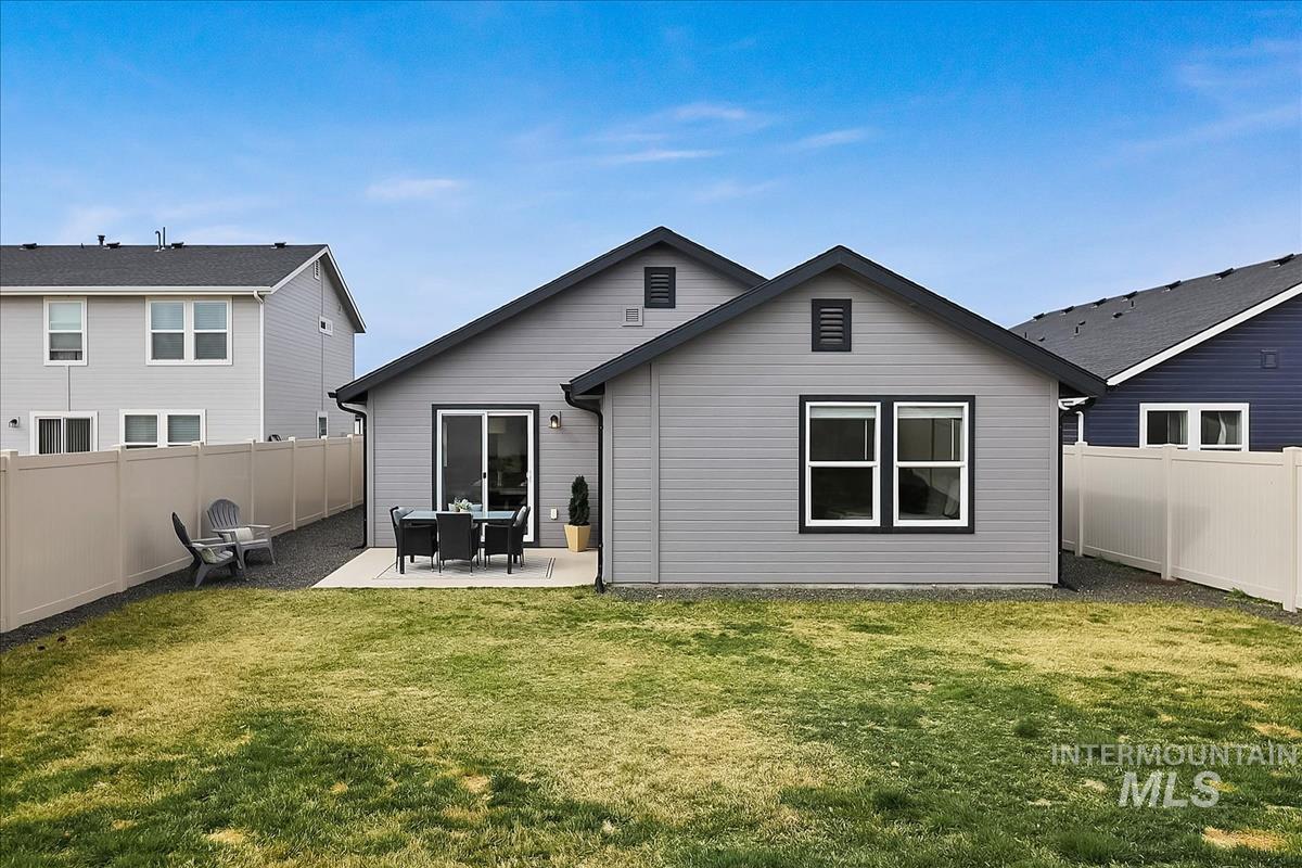 17616 Barefoot Ridge Way, Nampa, Idaho 83687, 3 Bedrooms, 2 Bathrooms, Residential For Sale, Price $379,990,MLS 98977875