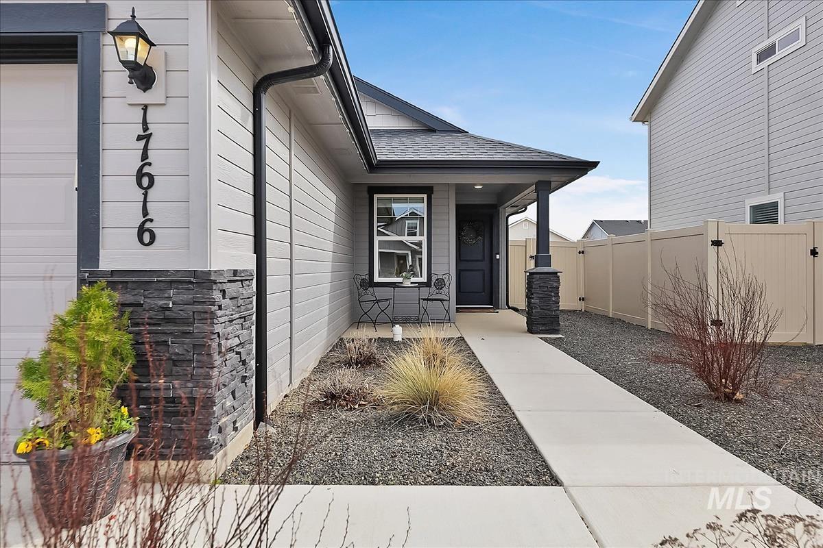 17616 Barefoot Ridge Way, Nampa, Idaho 83687, 3 Bedrooms, 2 Bathrooms, Residential For Sale, Price $379,990,MLS 98977875