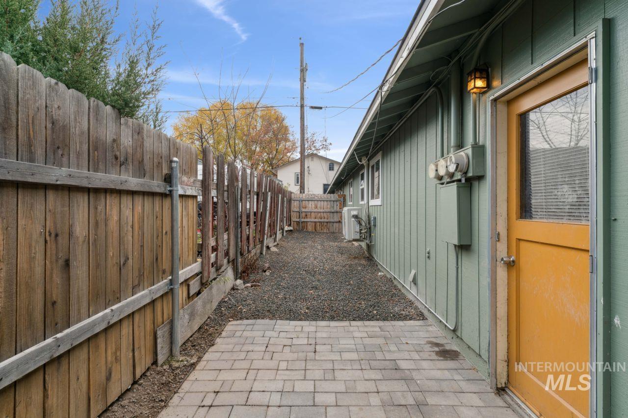 2105 Airport Ave, Caldwell, Idaho 83605, 2 Bedrooms, 1 Bathroom, Residential Income For Sale, Price $799,000,MLS 98977876