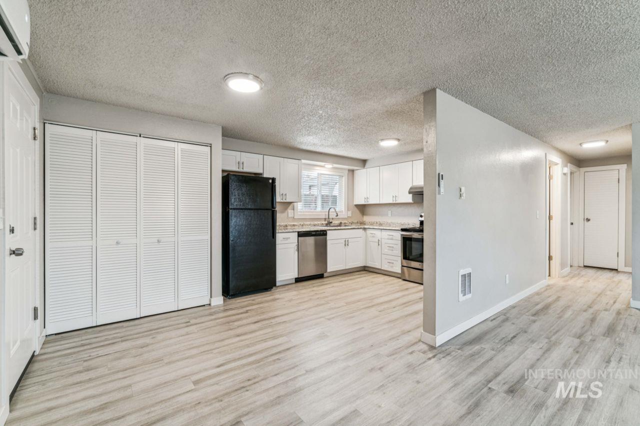 2105 Airport Ave, Caldwell, Idaho 83605, 2 Bedrooms, 1 Bathroom, Residential Income For Sale, Price $799,000,MLS 98977876