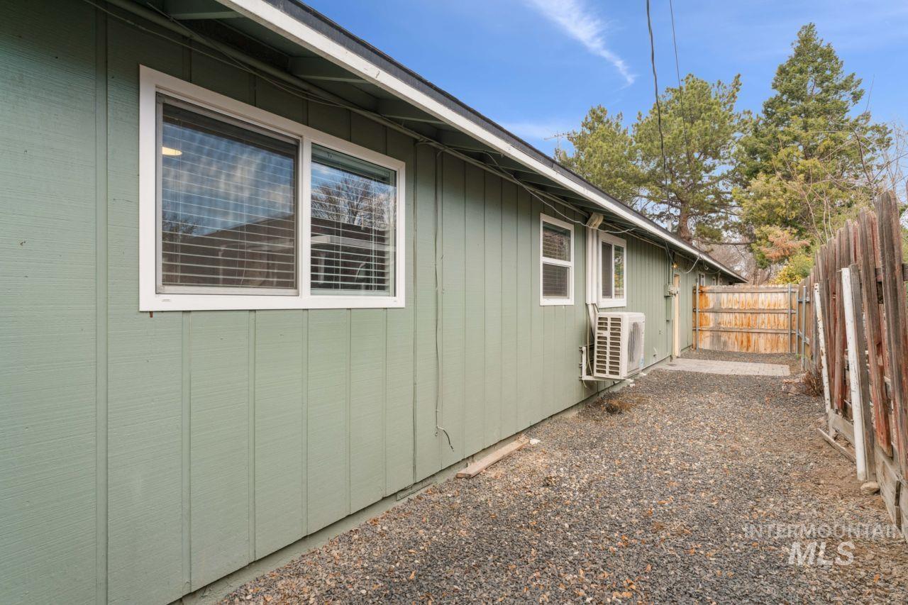 2105 Airport Ave, Caldwell, Idaho 83605, 2 Bedrooms, 1 Bathroom, Residential Income For Sale, Price $799,000,MLS 98977876