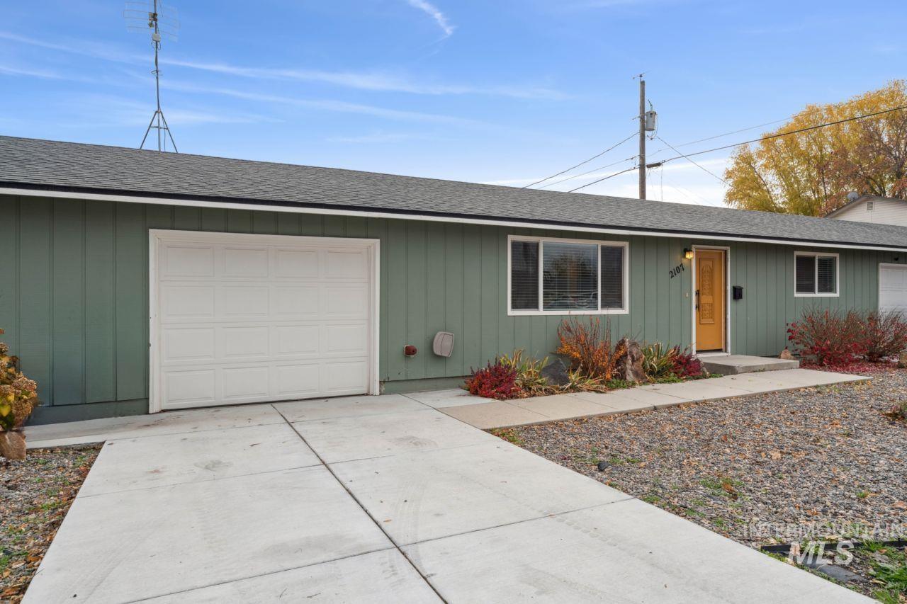 2105 Airport Ave, Caldwell, Idaho 83605, 2 Bedrooms, 1 Bathroom, Residential Income For Sale, Price $799,000,MLS 98977876