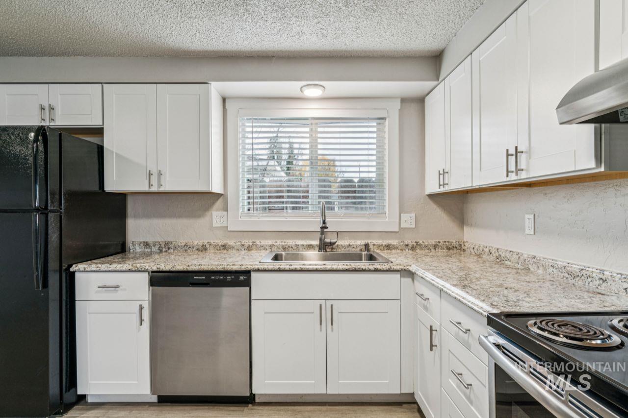 2105 Airport Ave, Caldwell, Idaho 83605, 2 Bedrooms, 1 Bathroom, Residential Income For Sale, Price $799,000,MLS 98977876