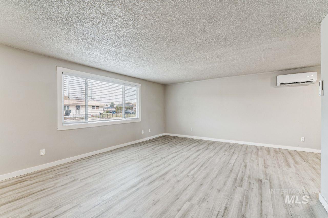 2105 Airport Ave, Caldwell, Idaho 83605, 2 Bedrooms, 1 Bathroom, Residential Income For Sale, Price $799,000,MLS 98977876