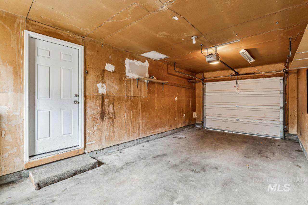 2105 Airport Ave, Caldwell, Idaho 83605, 2 Bedrooms, 1 Bathroom, Residential Income For Sale, Price $799,000,MLS 98977876