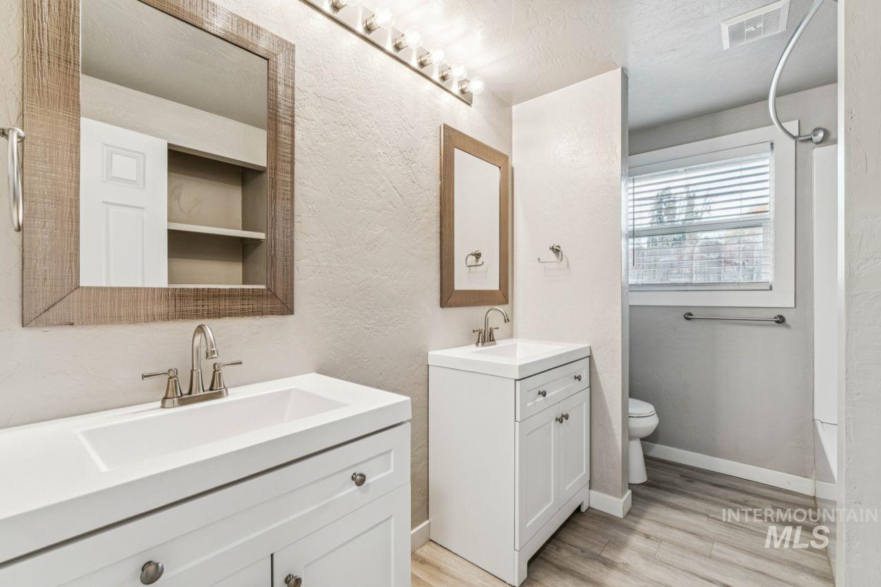 2105 Airport Ave, Caldwell, Idaho 83605, 2 Bedrooms, 1 Bathroom, Residential Income For Sale, Price $799,000,MLS 98977876