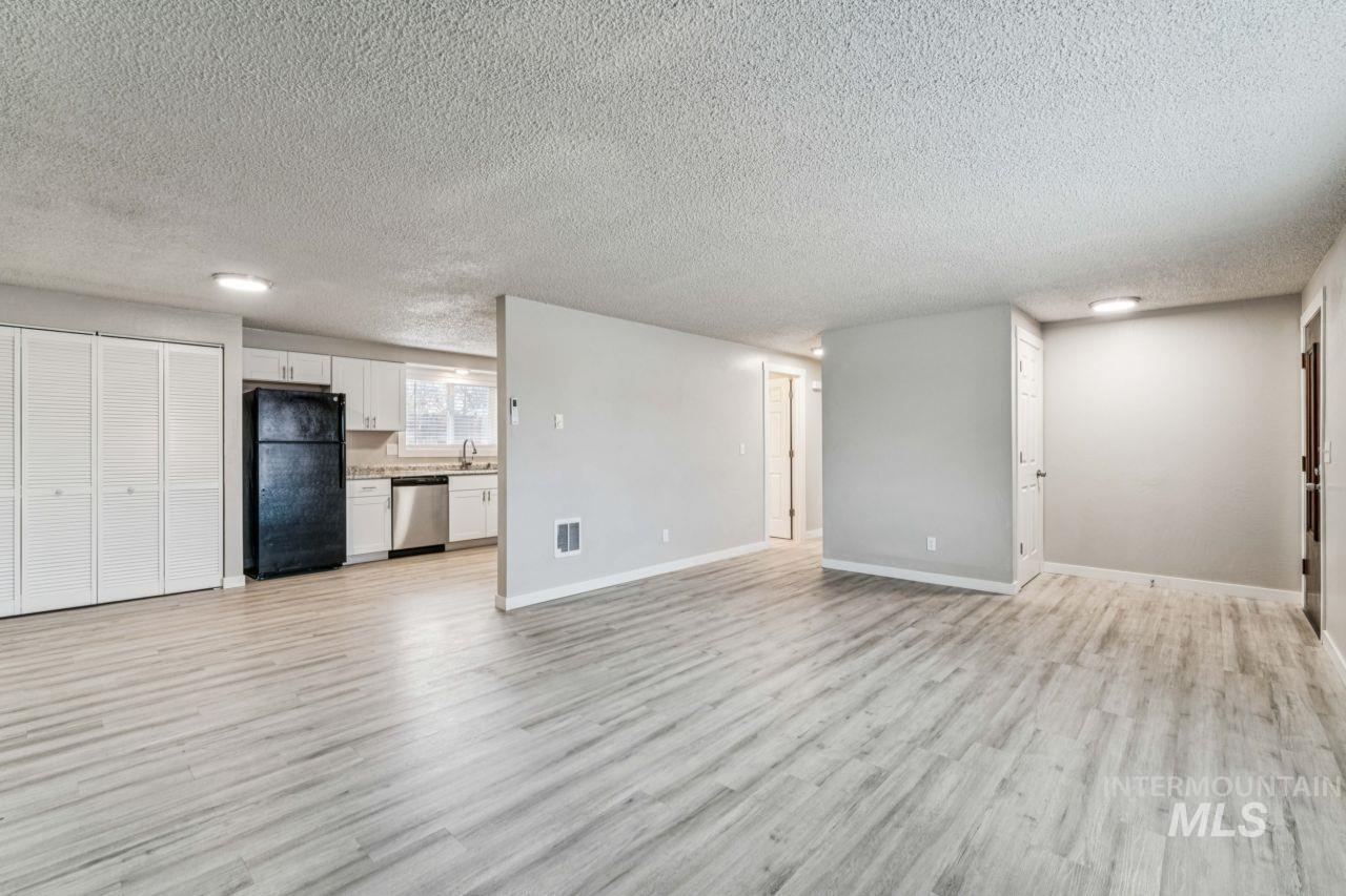 2105 Airport Ave, Caldwell, Idaho 83605, 2 Bedrooms, 1 Bathroom, Residential Income For Sale, Price $799,000,MLS 98977876