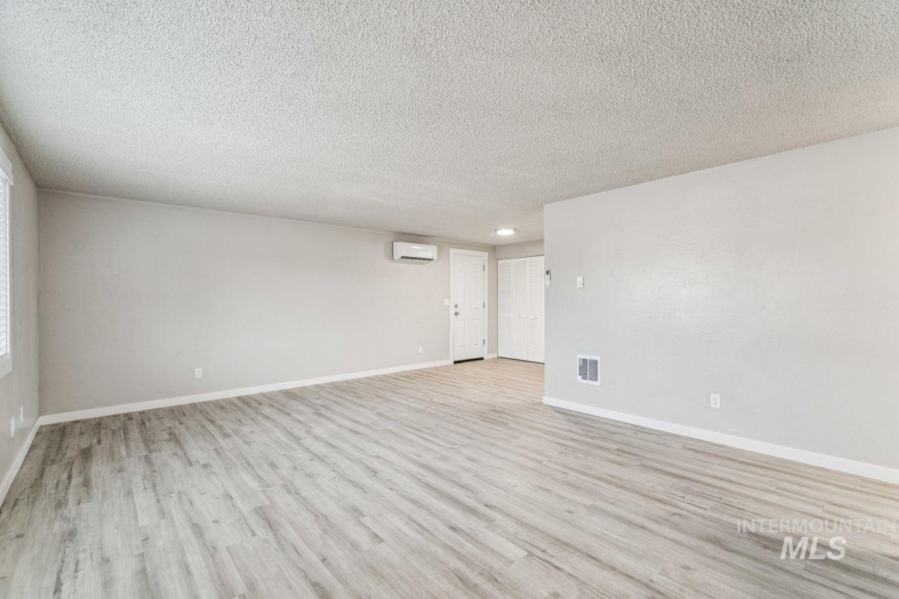 2105 Airport Ave, Caldwell, Idaho 83605, 2 Bedrooms, 1 Bathroom, Residential Income For Sale, Price $799,000,MLS 98977876