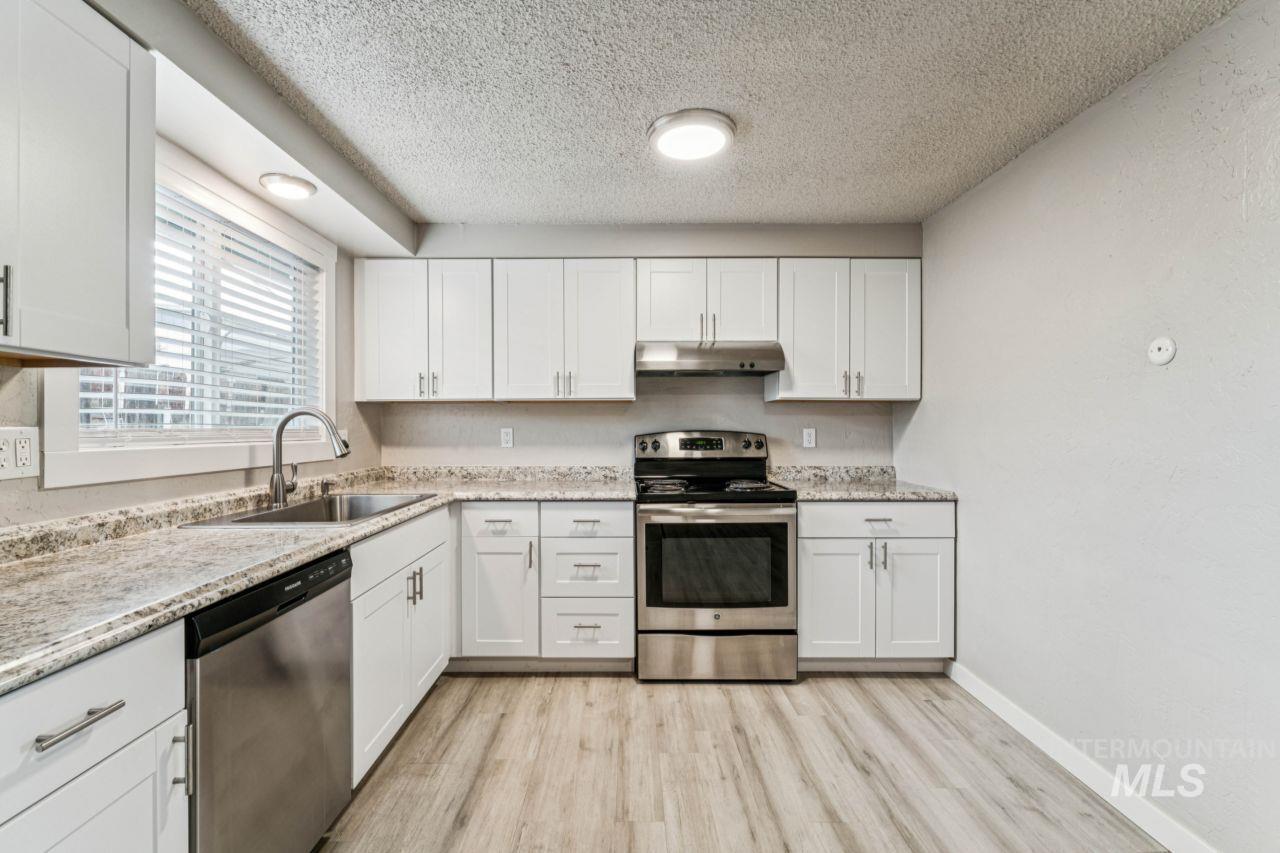 2105 Airport Ave, Caldwell, Idaho 83605, 2 Bedrooms, 1 Bathroom, Residential Income For Sale, Price $799,000,MLS 98977876