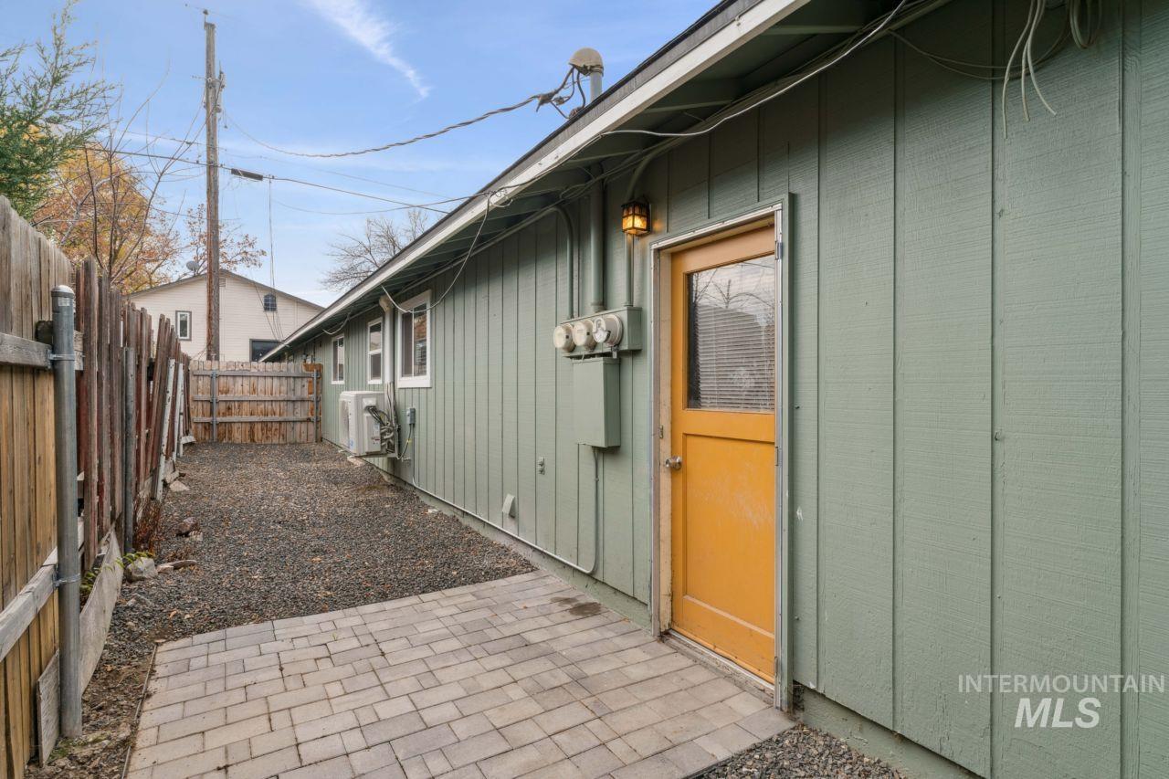 2105 Airport Ave, Caldwell, Idaho 83605, 2 Bedrooms, 1 Bathroom, Residential Income For Sale, Price $799,000,MLS 98977876