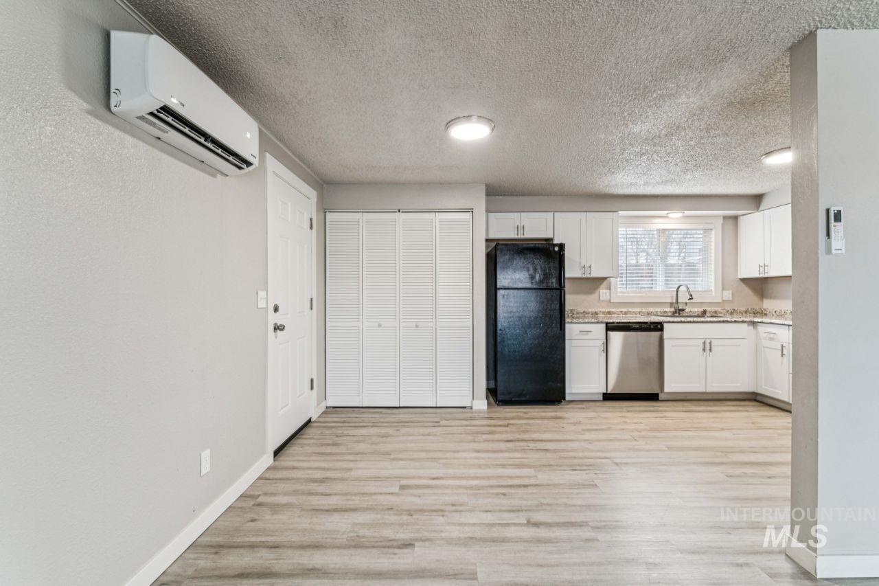 2105 Airport Ave, Caldwell, Idaho 83605, 2 Bedrooms, 1 Bathroom, Residential Income For Sale, Price $799,000,MLS 98977876