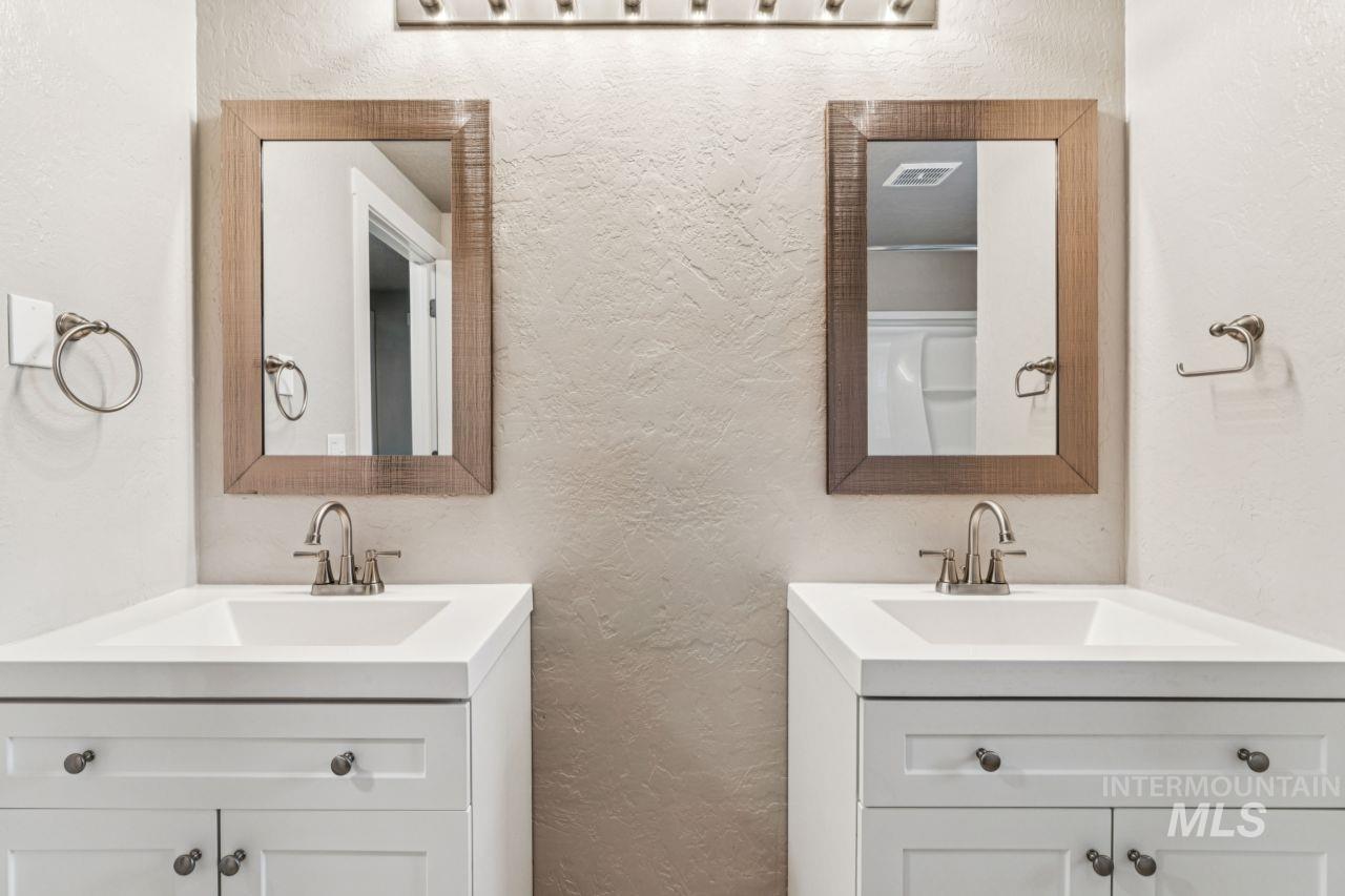 2105 Airport Ave, Caldwell, Idaho 83605, 2 Bedrooms, 1 Bathroom, Residential Income For Sale, Price $799,000,MLS 98977876