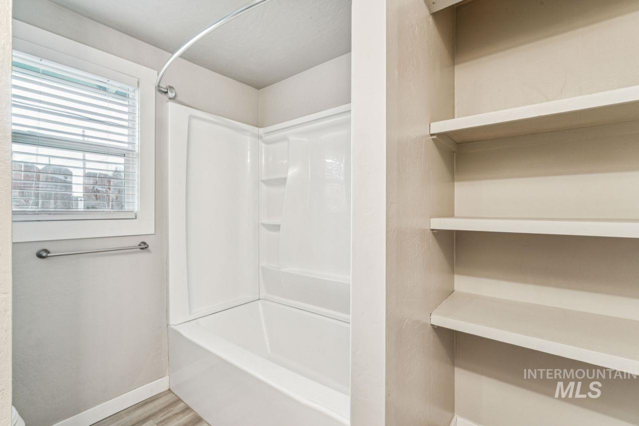 2105 Airport Ave, Caldwell, Idaho 83605, 2 Bedrooms, 1 Bathroom, Residential Income For Sale, Price $799,000,MLS 98977876