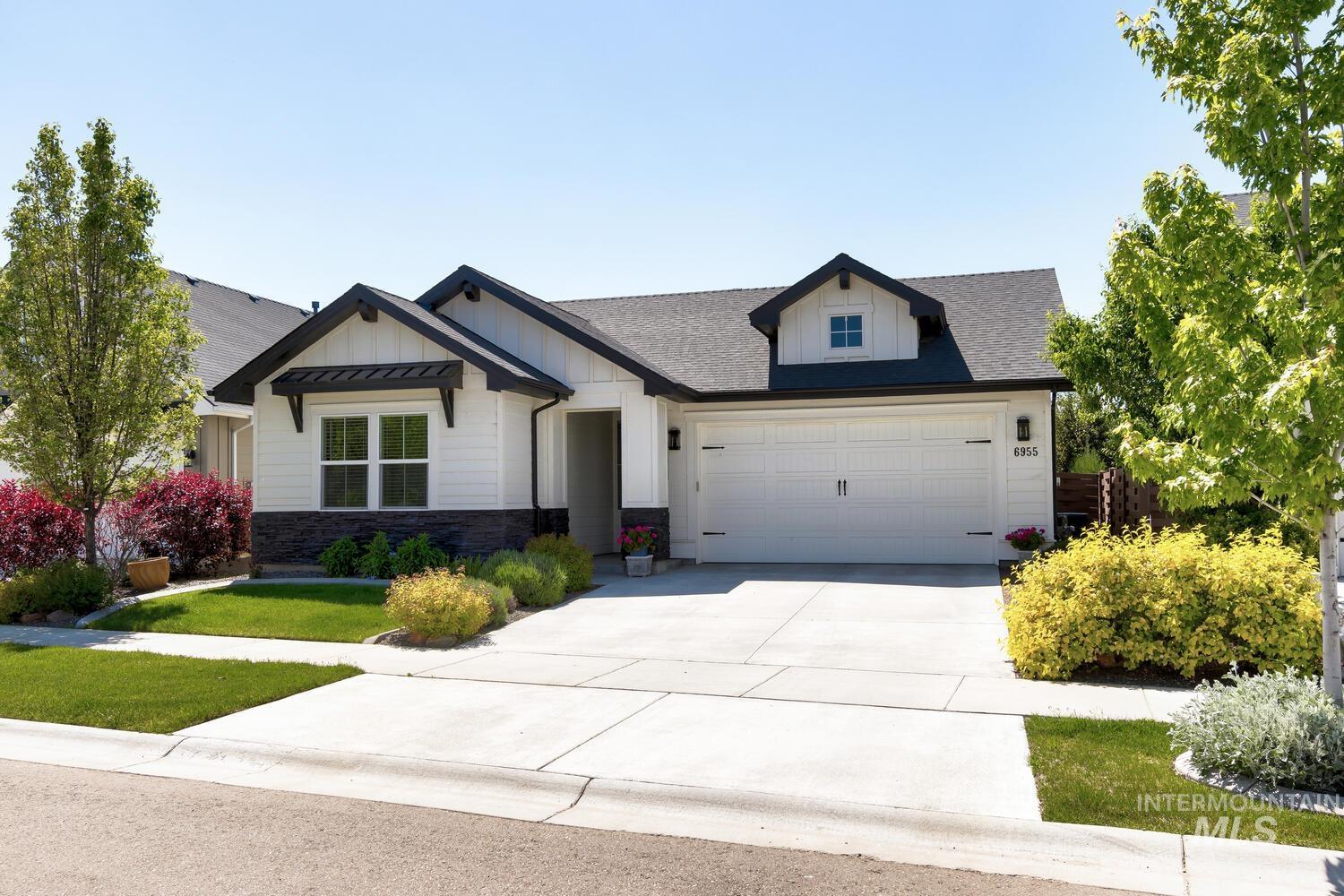 6955 N Exeter Pl, Meridian, Idaho 83646, 3 Bedrooms, 2 Bathrooms, Residential For Sale, Price $679,900,MLS 98977877