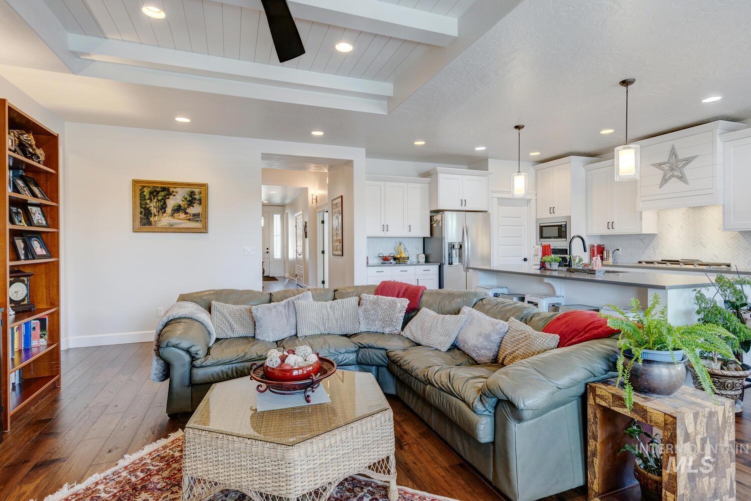 6955 N Exeter Pl, Meridian, Idaho 83646, 3 Bedrooms, 2 Bathrooms, Residential For Sale, Price $679,900,MLS 98977877