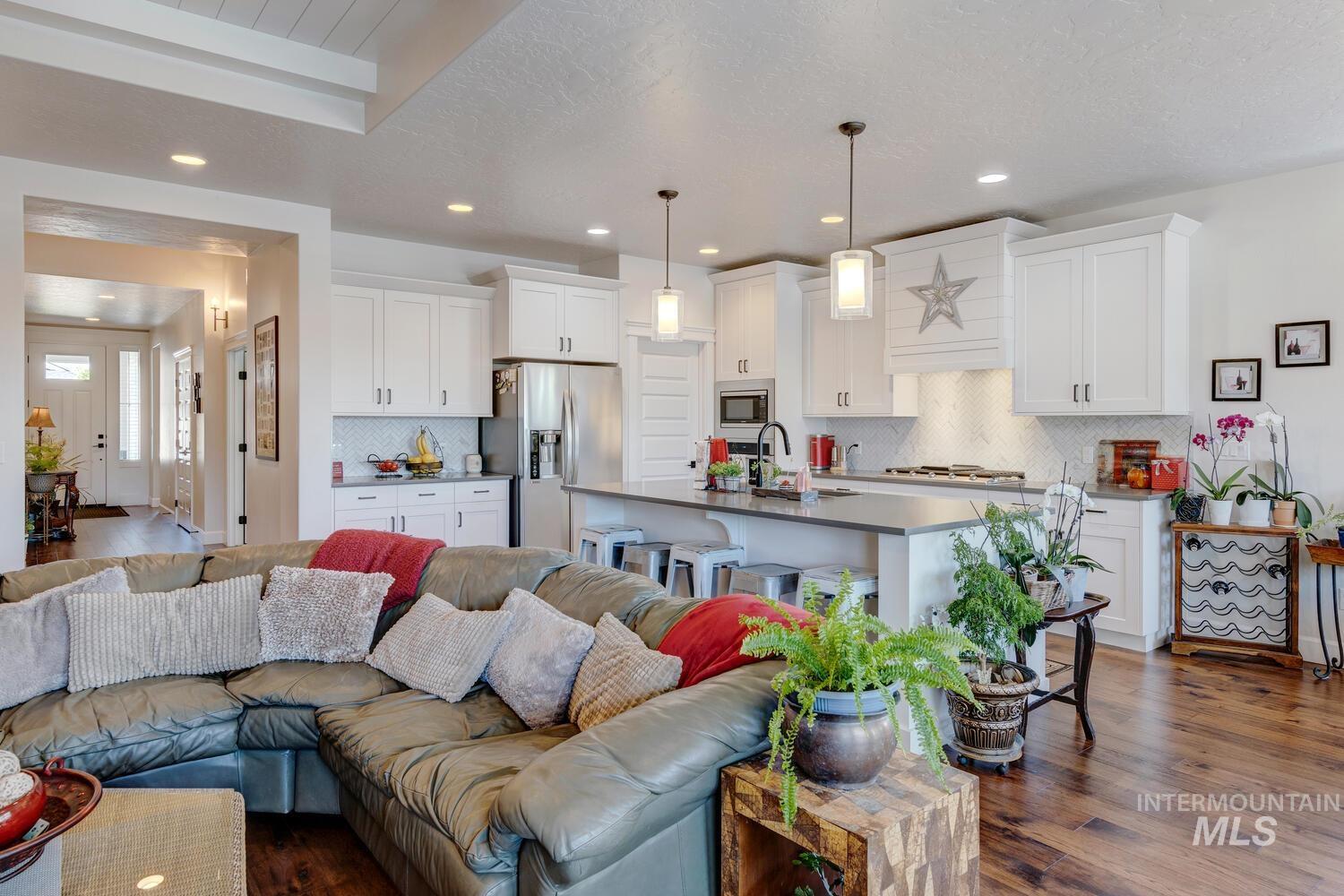 6955 N Exeter Pl, Meridian, Idaho 83646, 3 Bedrooms, 2 Bathrooms, Residential For Sale, Price $679,900,MLS 98977877