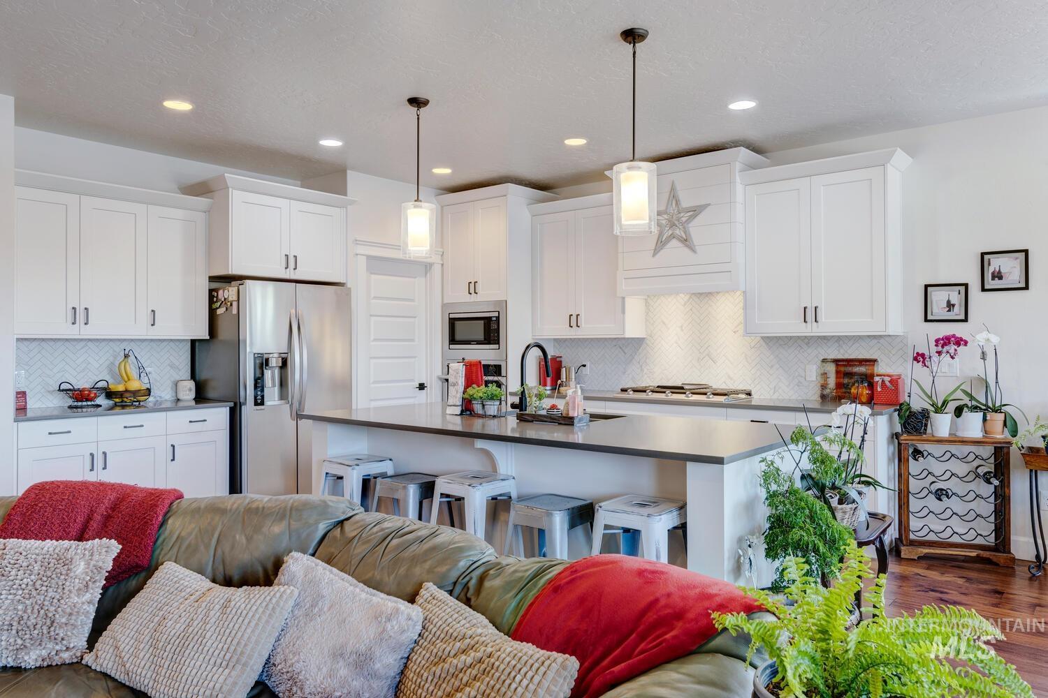 6955 N Exeter Pl, Meridian, Idaho 83646, 3 Bedrooms, 2 Bathrooms, Residential For Sale, Price $679,900,MLS 98977877