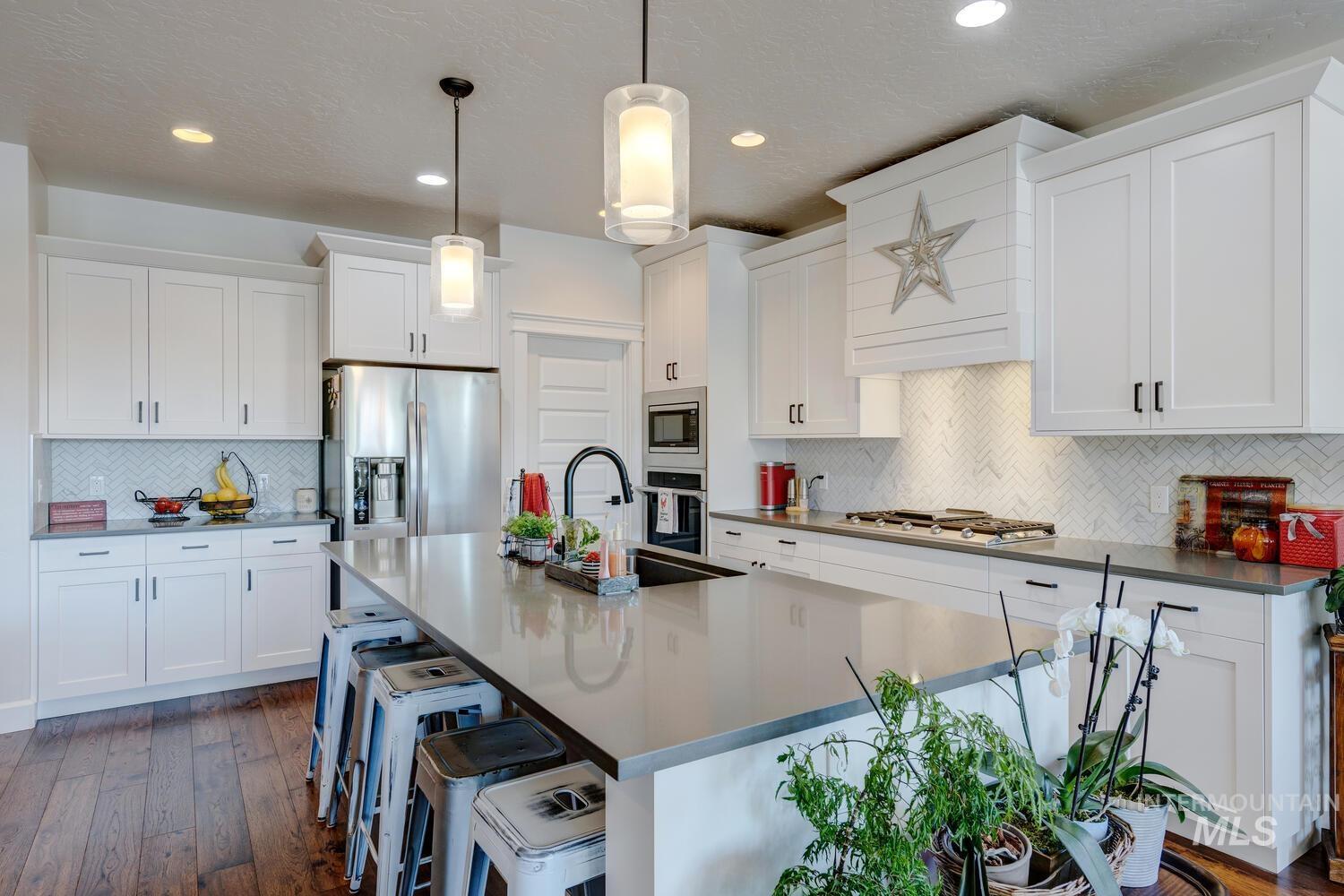 6955 N Exeter Pl, Meridian, Idaho 83646, 3 Bedrooms, 2 Bathrooms, Residential For Sale, Price $679,900,MLS 98977877