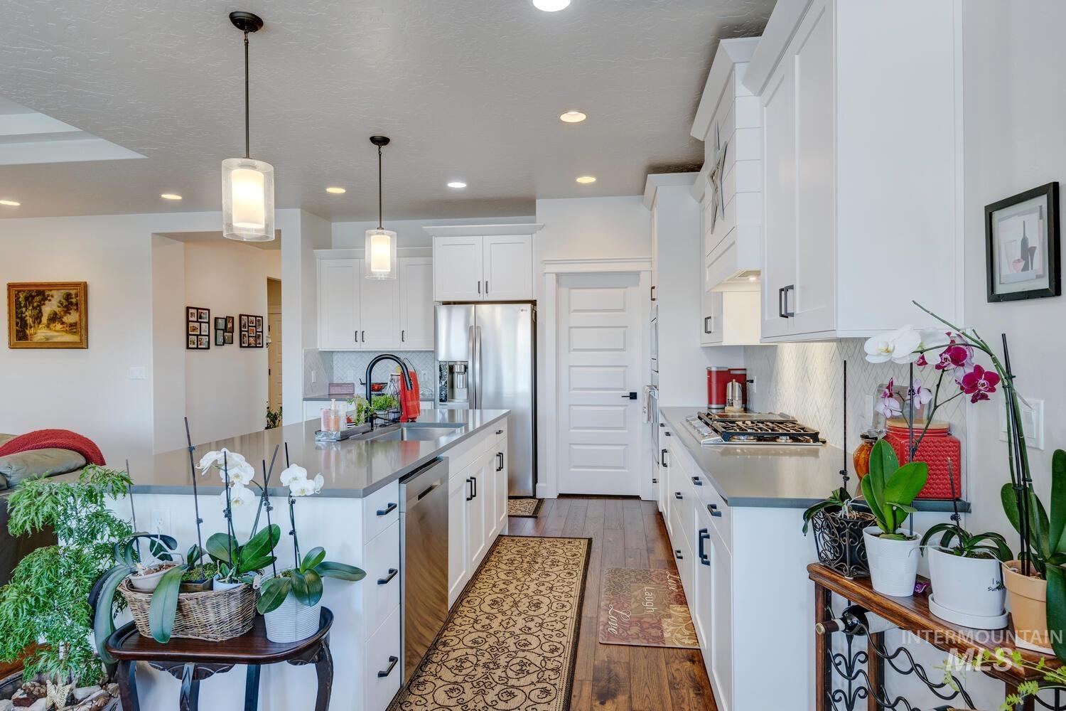 6955 N Exeter Pl, Meridian, Idaho 83646, 3 Bedrooms, 2 Bathrooms, Residential For Sale, Price $679,900,MLS 98977877