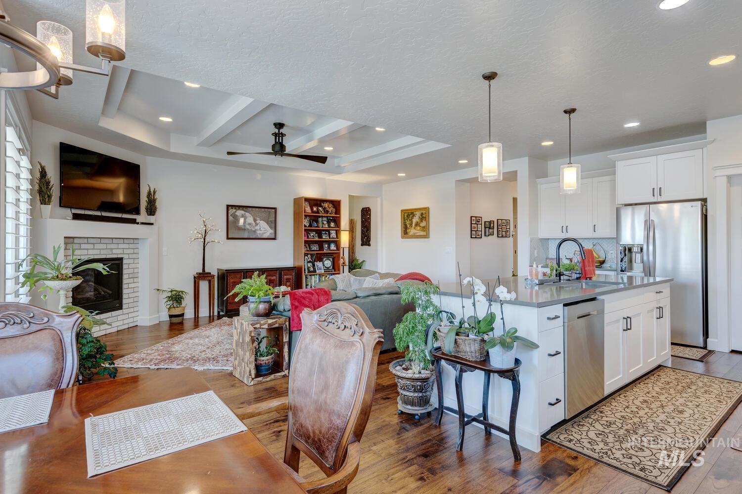 6955 N Exeter Pl, Meridian, Idaho 83646, 3 Bedrooms, 2 Bathrooms, Residential For Sale, Price $679,900,MLS 98977877