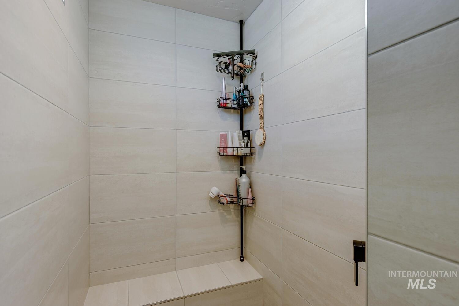 6955 N Exeter Pl, Meridian, Idaho 83646, 3 Bedrooms, 2 Bathrooms, Residential For Sale, Price $679,900,MLS 98977877