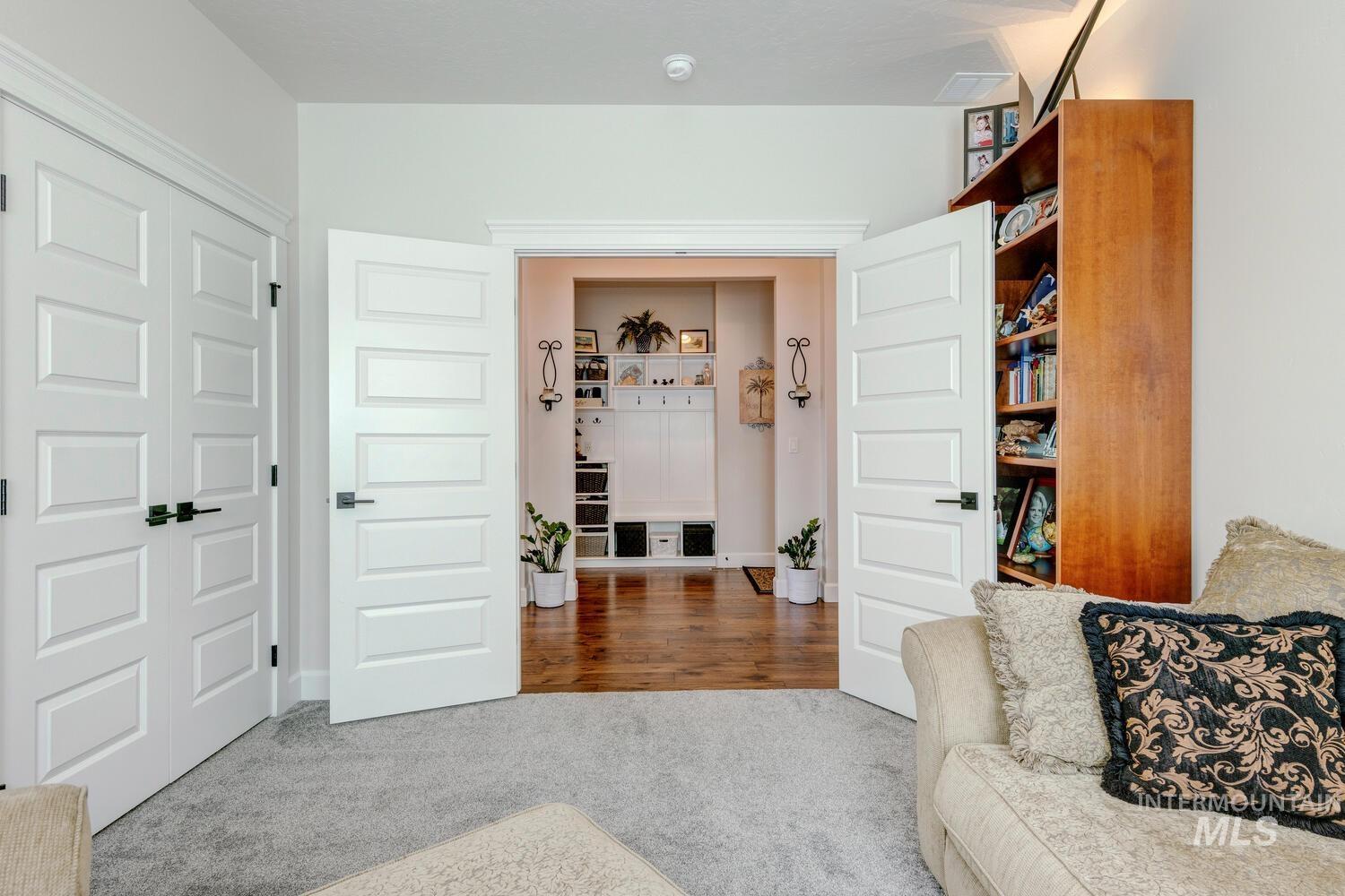 6955 N Exeter Pl, Meridian, Idaho 83646, 3 Bedrooms, 2 Bathrooms, Residential For Sale, Price $679,900,MLS 98977877