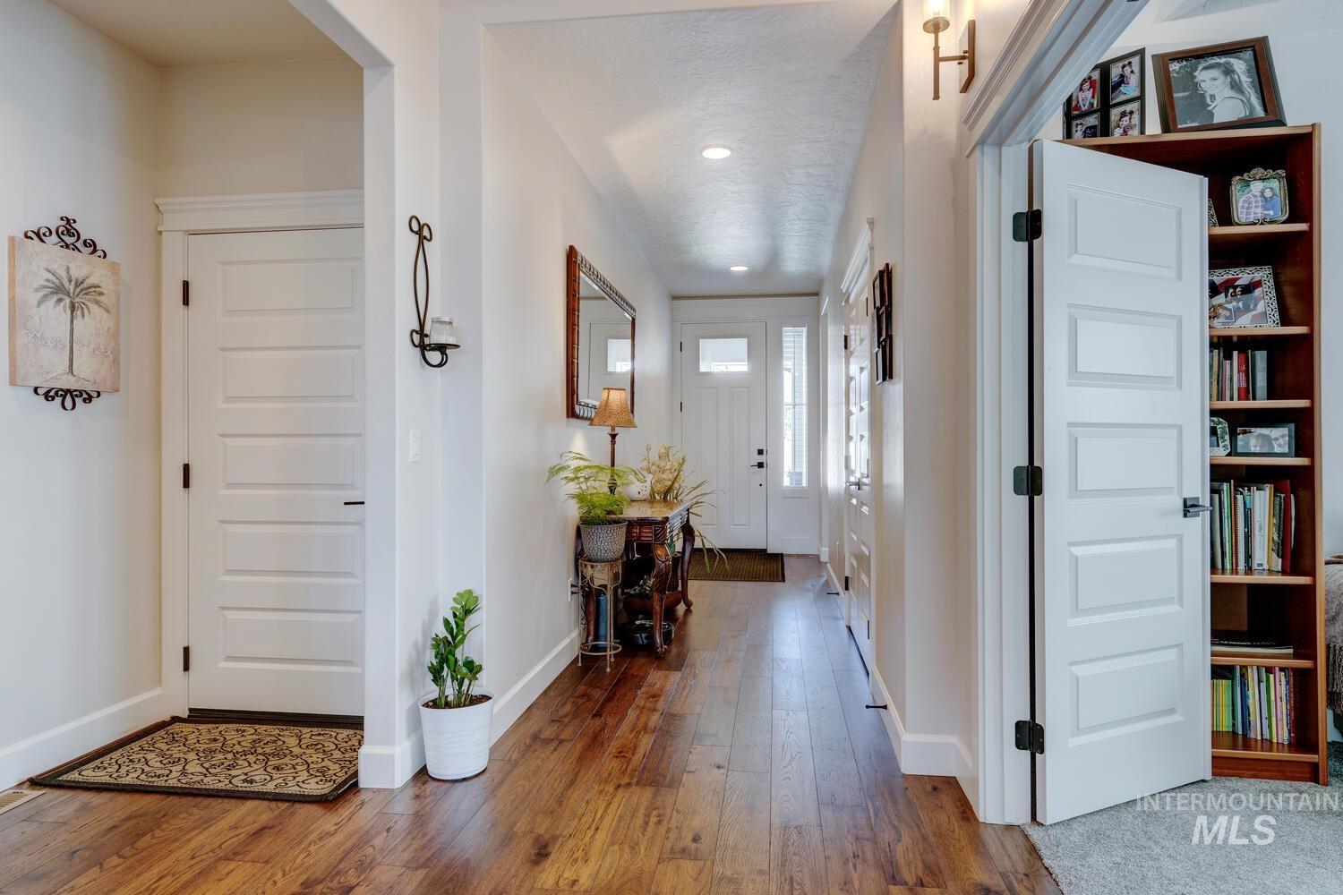 6955 N Exeter Pl, Meridian, Idaho 83646, 3 Bedrooms, 2 Bathrooms, Residential For Sale, Price $679,900,MLS 98977877